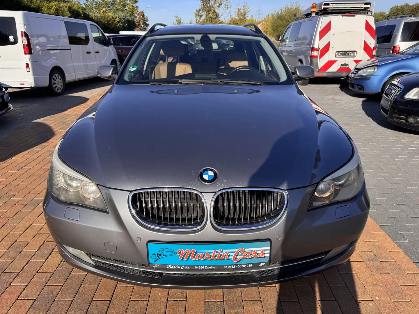 BMW 525 TUEV 10/2027 Panoramadach VOLLLEDER NAVI elektSitz Grau - 2