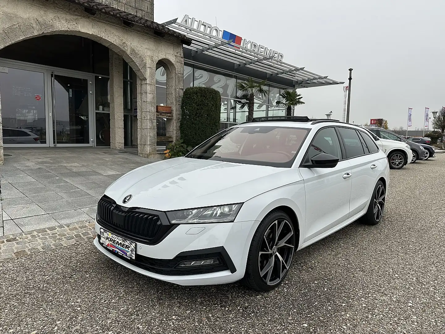 Skoda Octavia Combi 2,0 TDI 4x4 Style DSG/SPORTSITZE/RFK/PANO... Weiß - 2