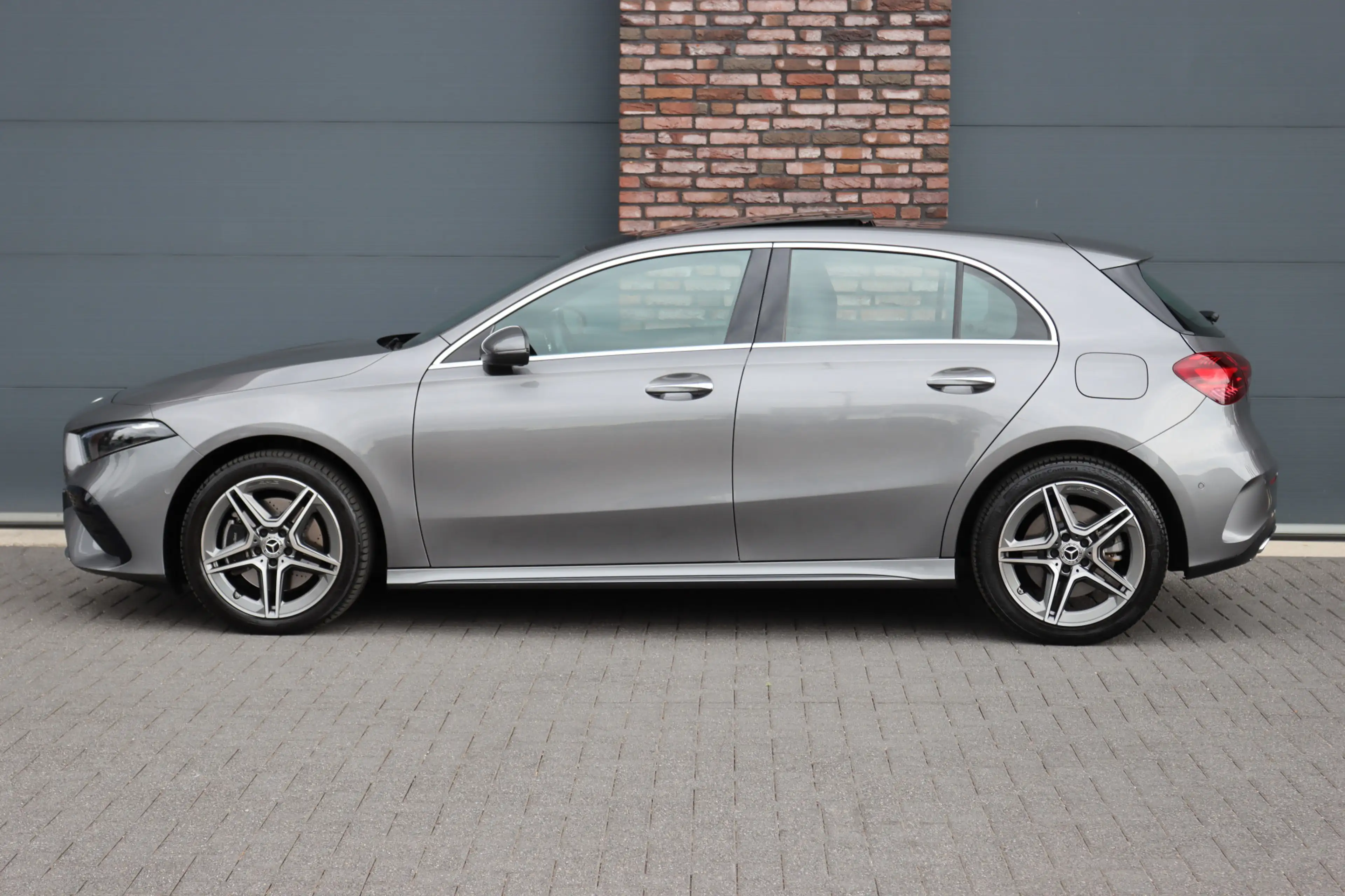 Mercedes-Benz A 250 e AMG Line | Facelift | Panoramadak | Sfeerverlich — photo 9