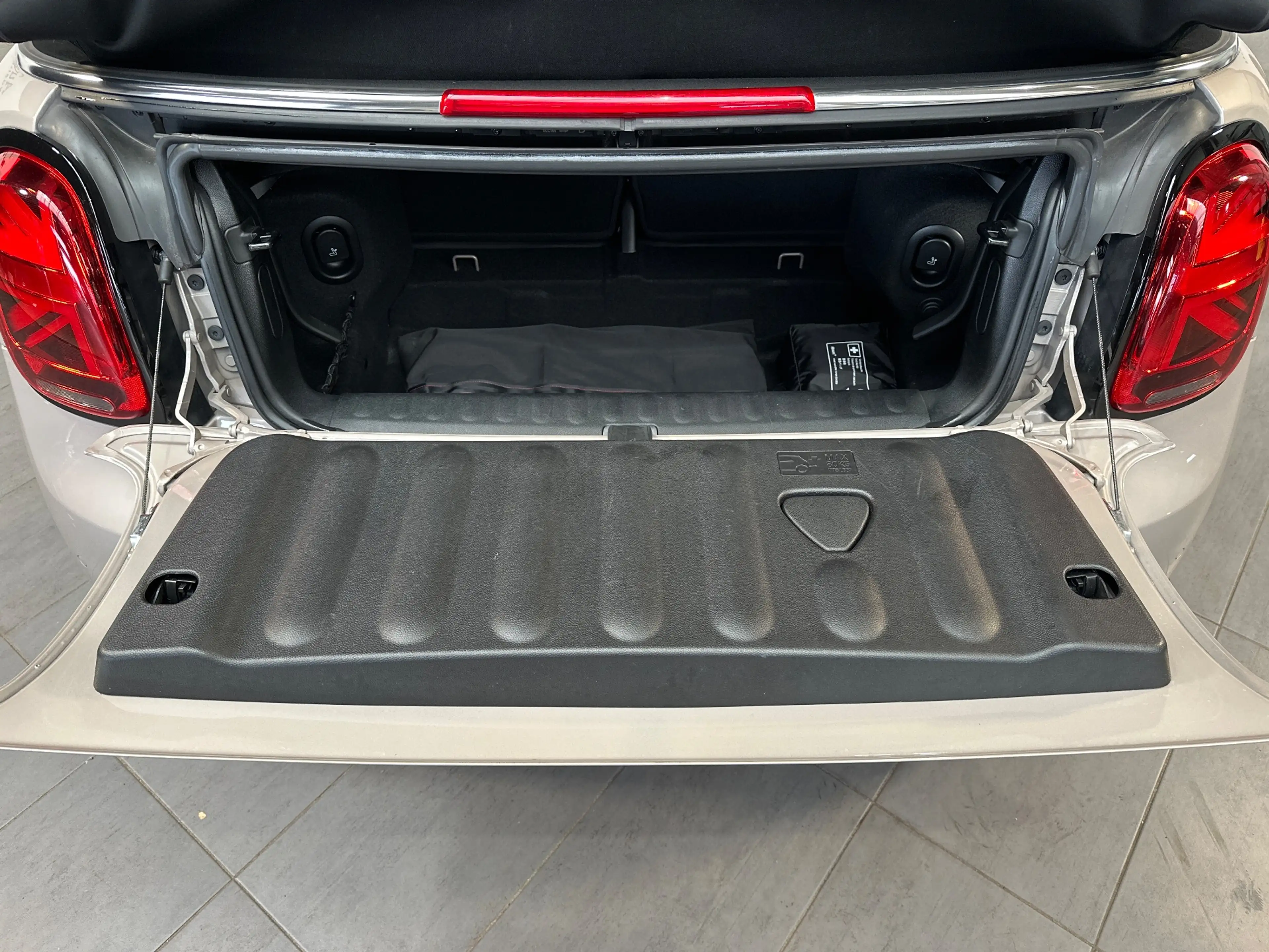 MINI Cooper S Cabrio Aut. Classic Trim NAV+LED+HUD+KAM+SHZ+KEYLESS — photo 6