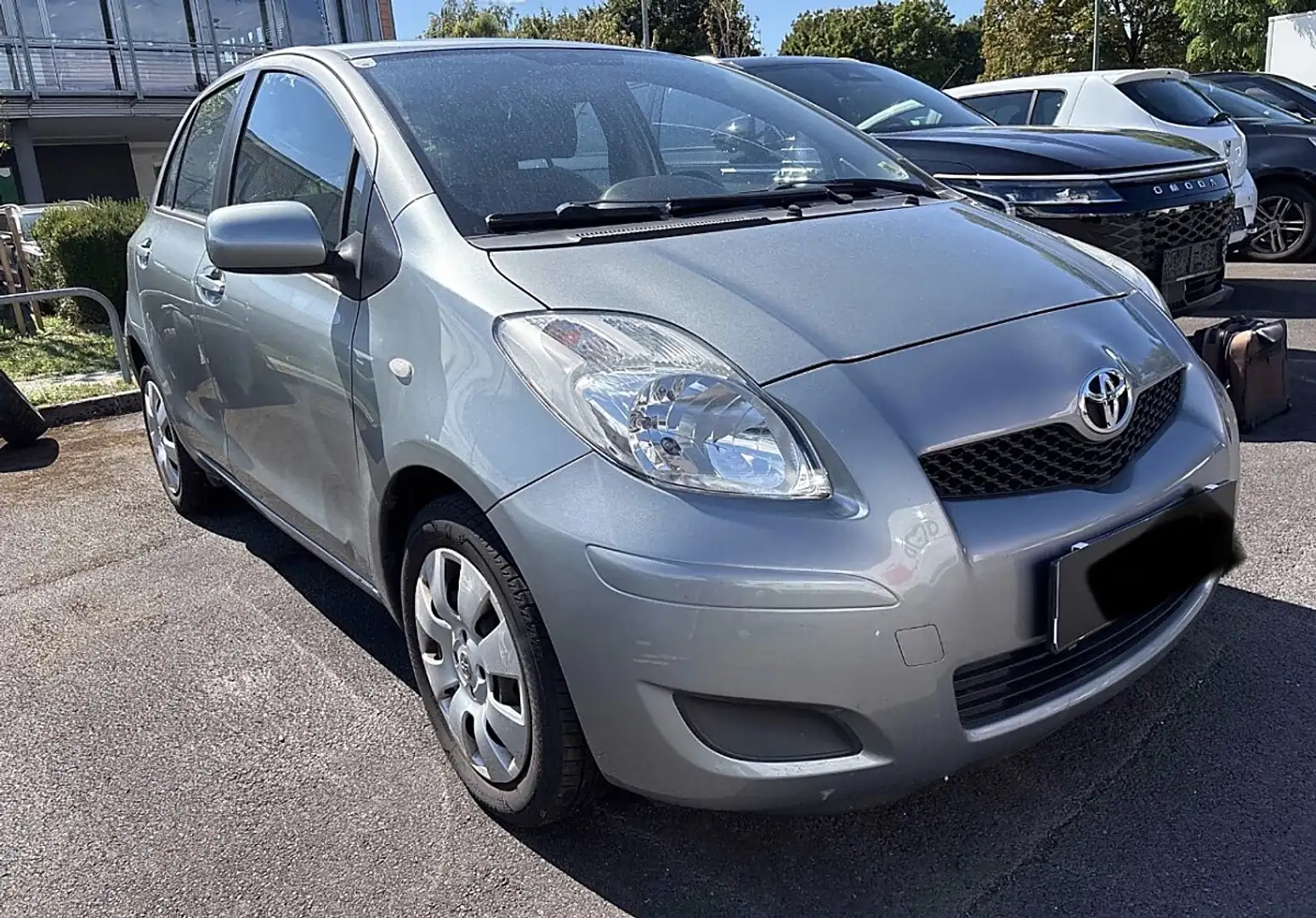 Toyota Yaris 1,0 VVT-i Sol 02/2027 + 4 Monate Grau - 2