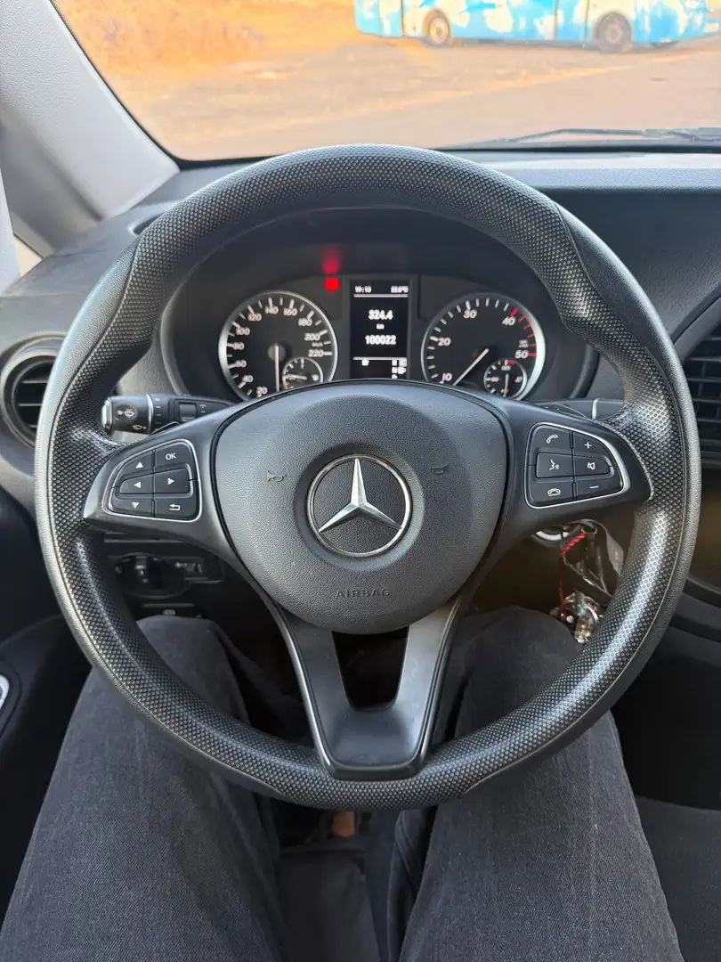 Mercedes-Benz Vito Vito Furgón 116CDI Compacta 4x4 Aut. Negro - 2