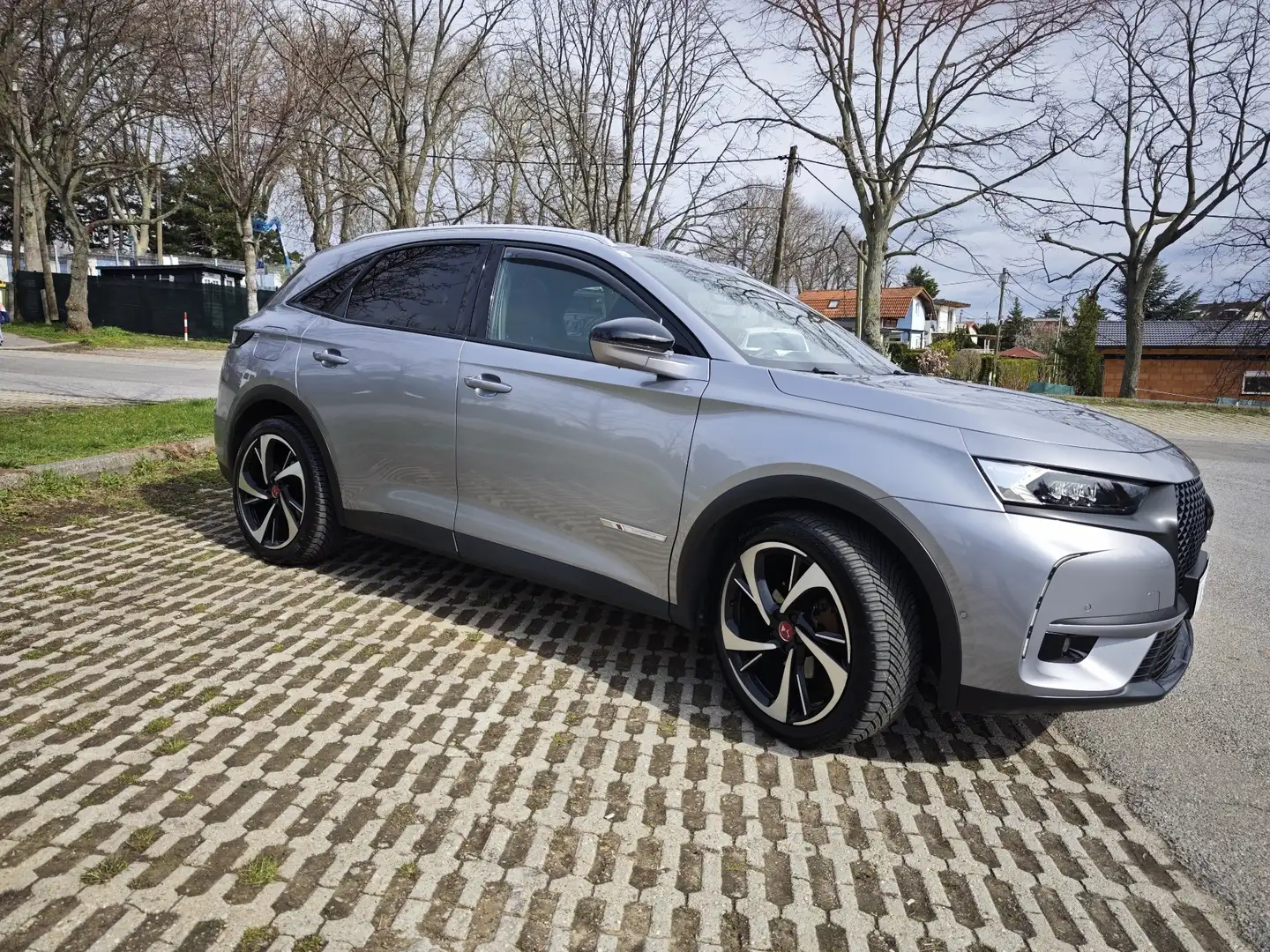 DS Automobiles DS 7 Crossback Performance Line Silber - 2