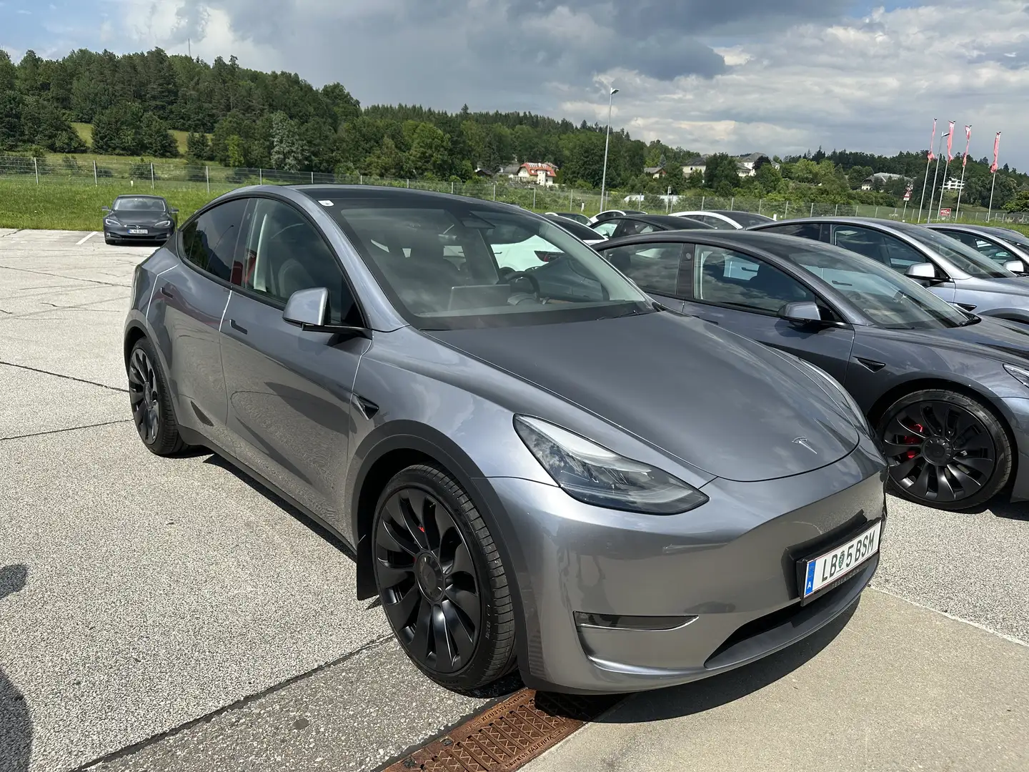 Tesla Model Y AWD 79kWh Performance - 1