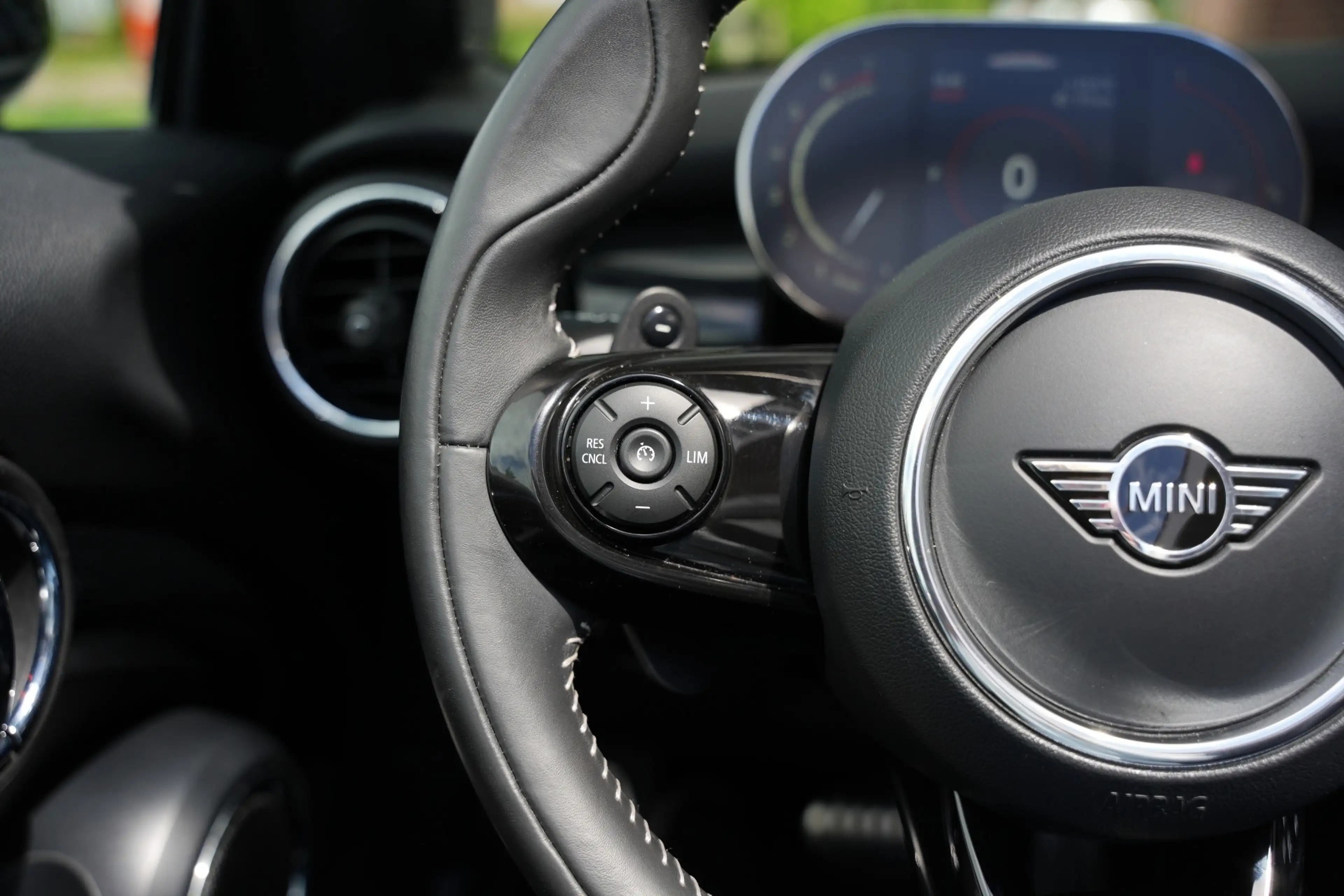 MINI John Cooper Works Cabrio 2.0 JCW CHILI /LED/HAR-KAR/LEDER/PDC/CARPLAY — photo 15