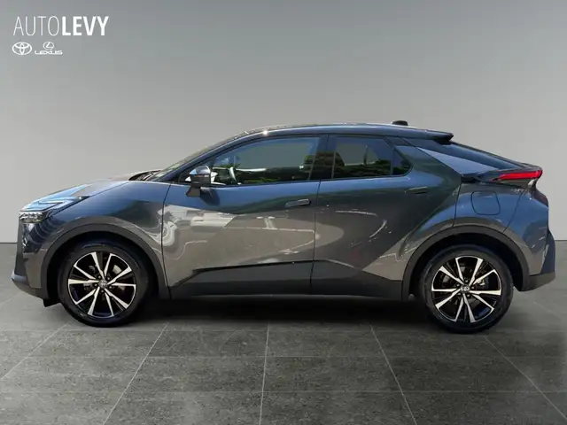 Toyota C-HR view 3