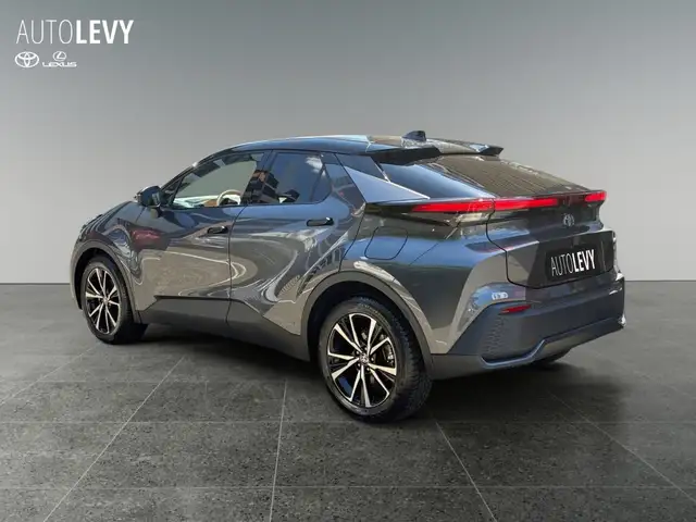 Toyota C-HR view 4