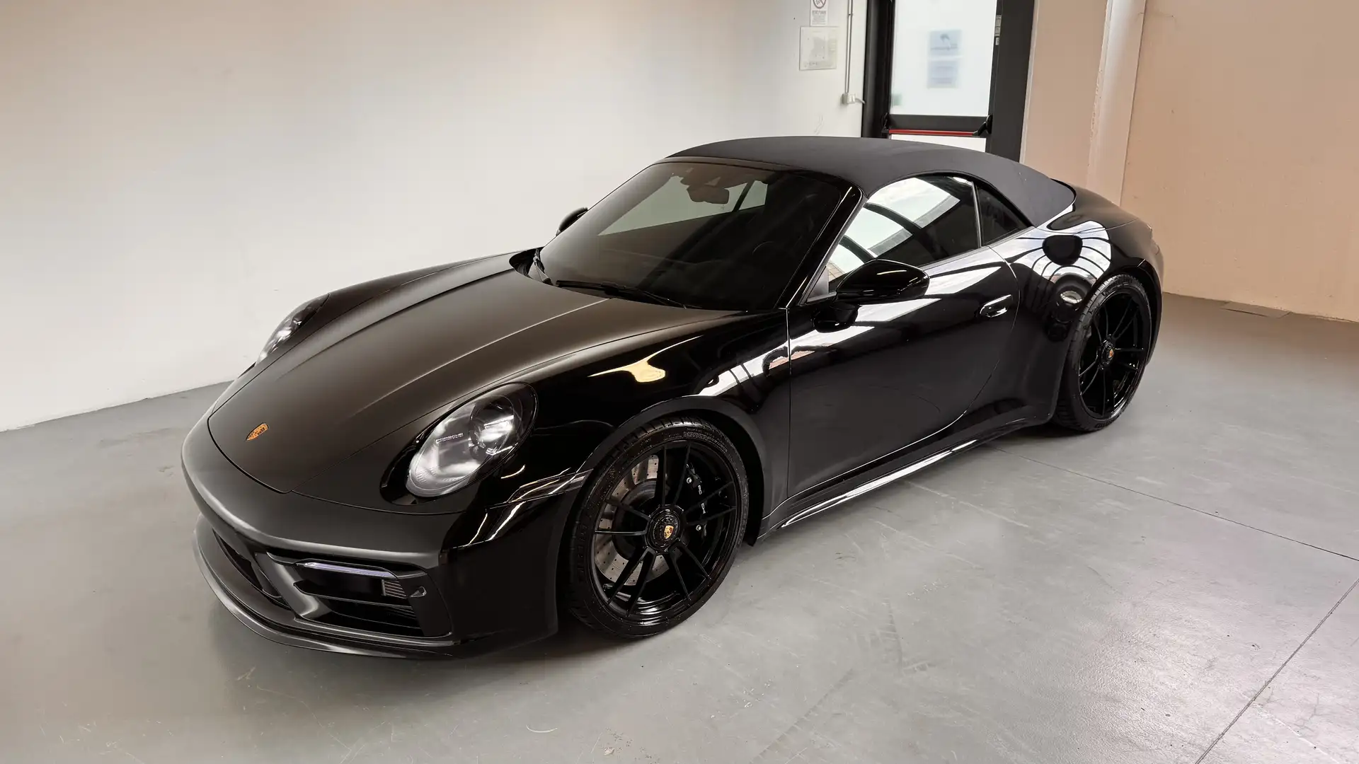 Porsche 992 Carrera 4 GTS Cabrio TOTAL BLACK Nero - 1