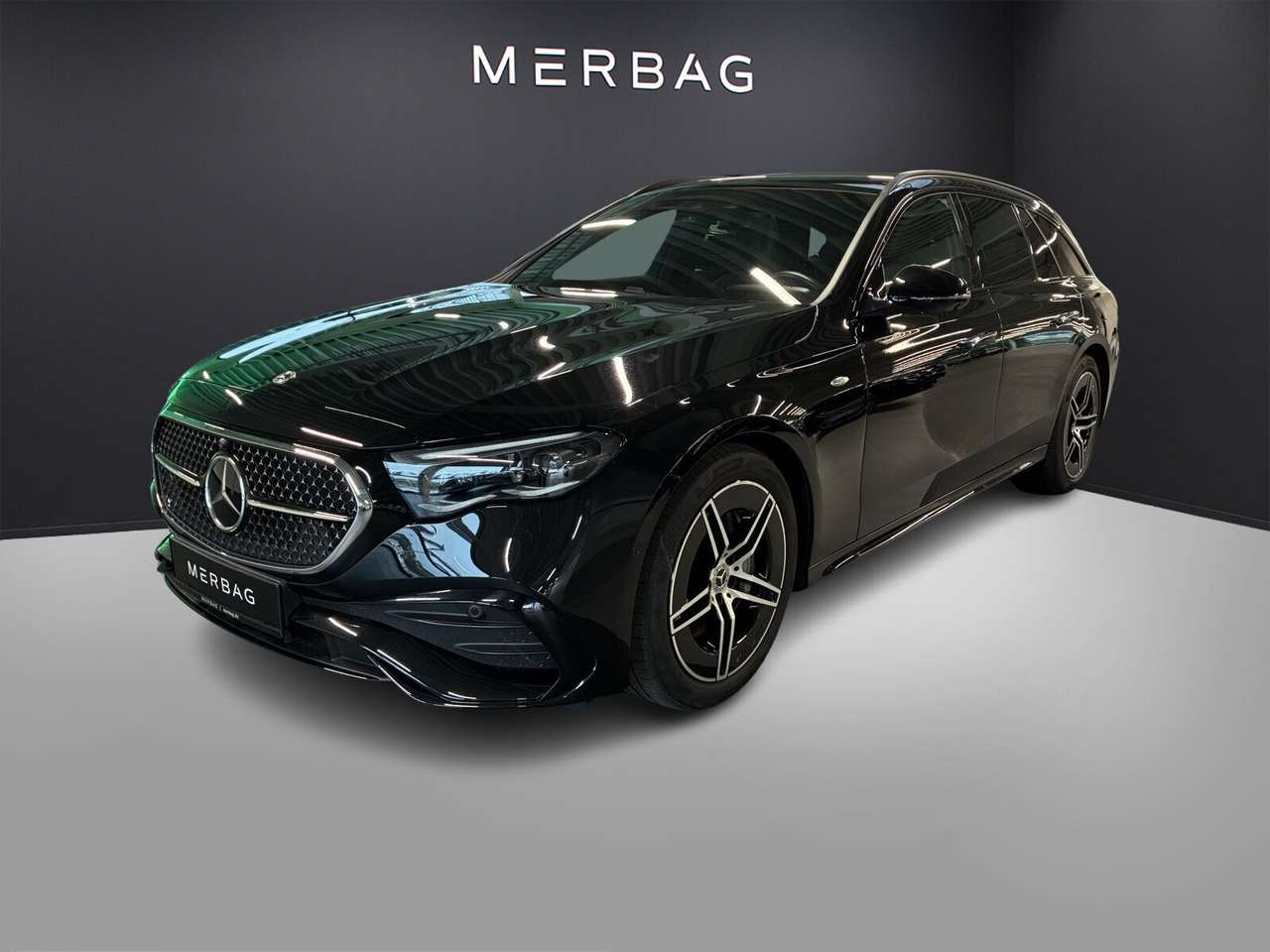 Mercedes-Benz E 300 — Mercedes-Benz E 300 de 4M T AMG-LINE LEDER PANO HUD AHK MASSAGE  AMG Line Advanced Plus/AMG Line Exterieur/AMG