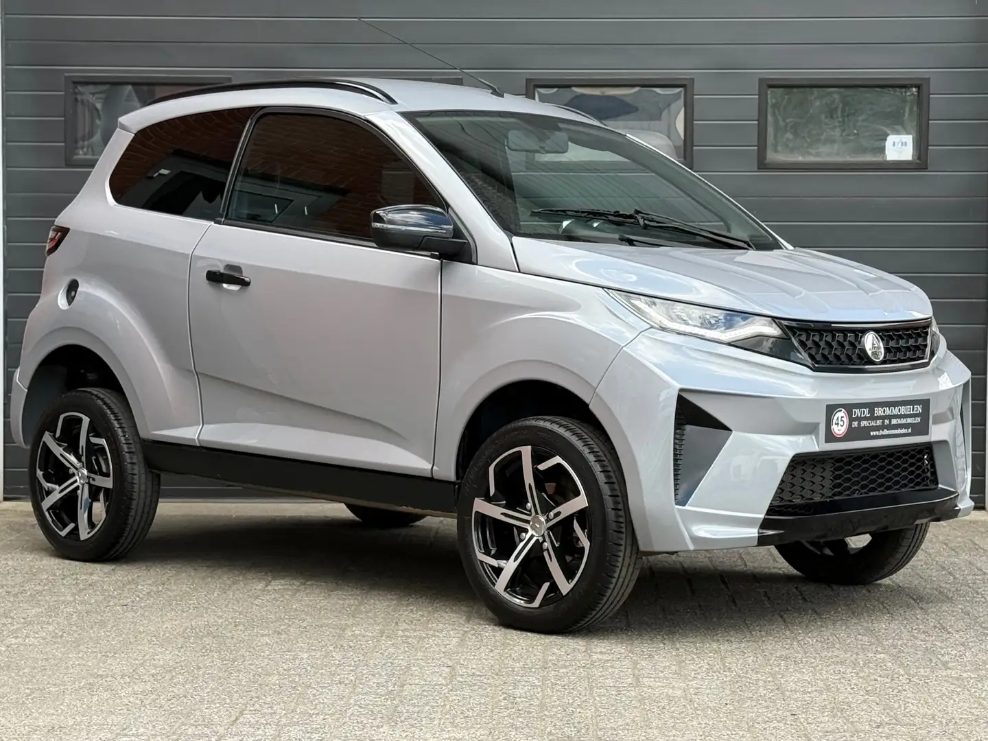 Aixam Crossover Premium Brommobiel 2024 1 eig 7000km Carplay Zilver - 2