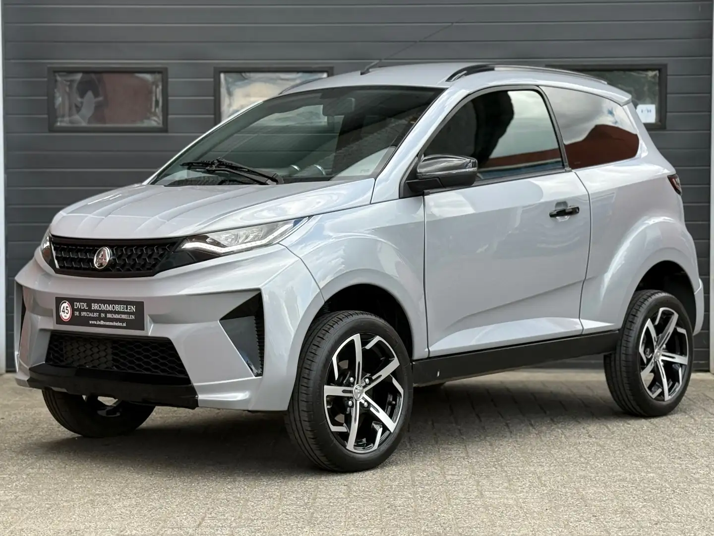 Aixam Crossover Premium Brommobiel 2024 1 eig 7000km Carplay Zilver - 1