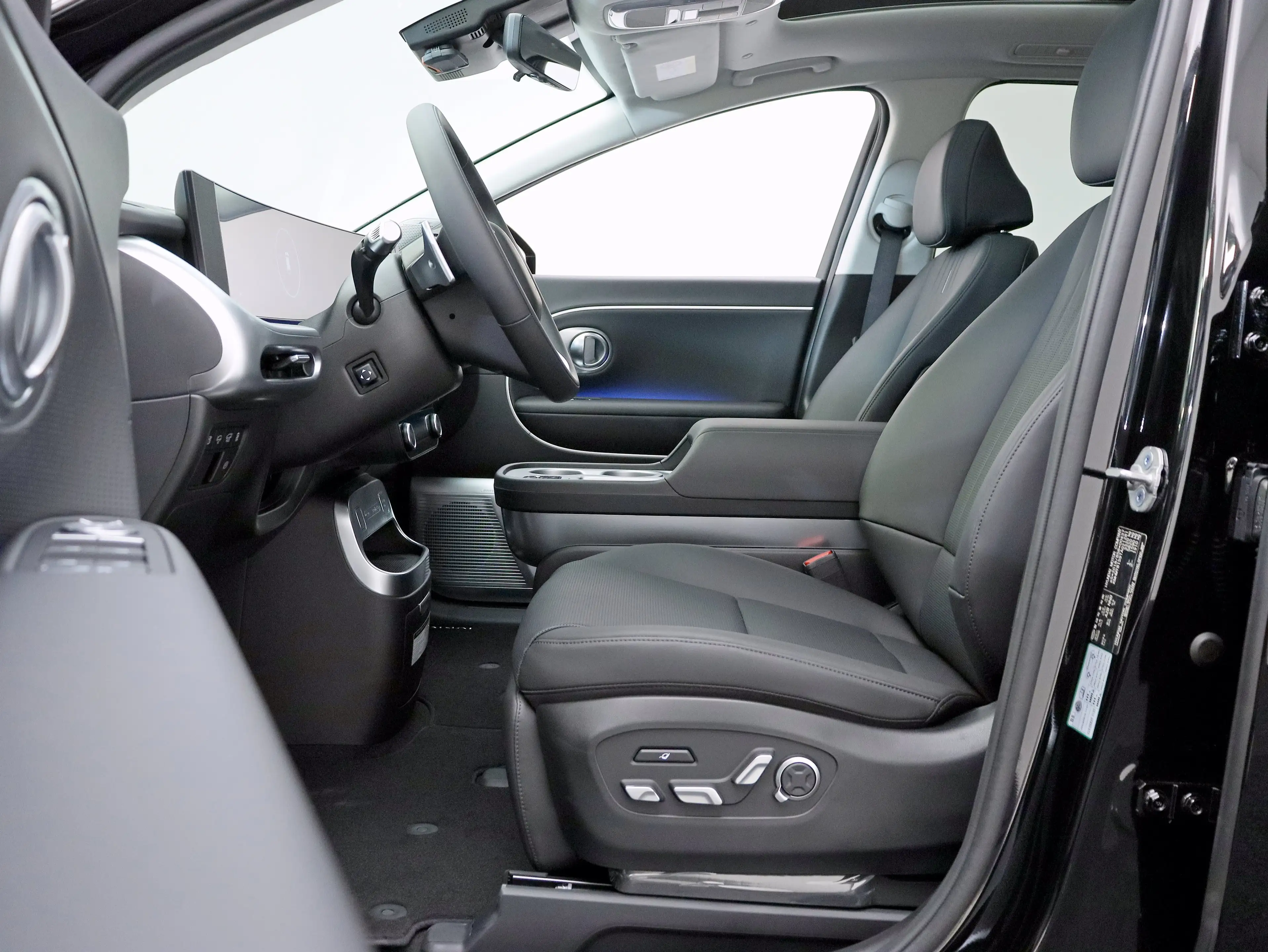 Hyundai IONIQ 9 110.3 kWh AWD+ Lounge (Abyss Black Pearl) — photo 13