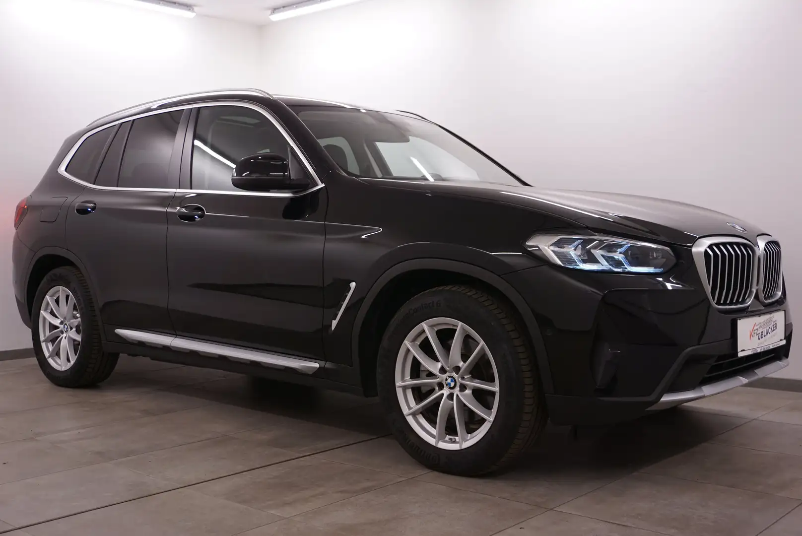 BMW X3 xDrive 20 d // Lenkradheizung // Panoramadach // Schwarz - 1