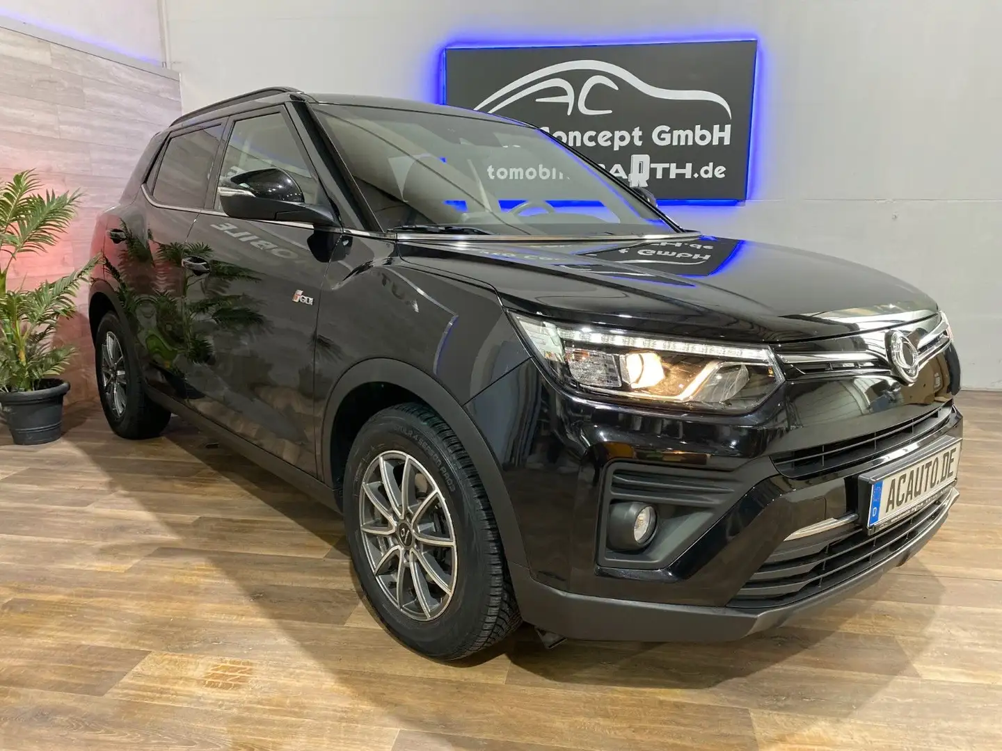 SsangYong Tivoli 1.5P Quartz+AT+KAM+CarPlay+NAVI Schwarz - 2