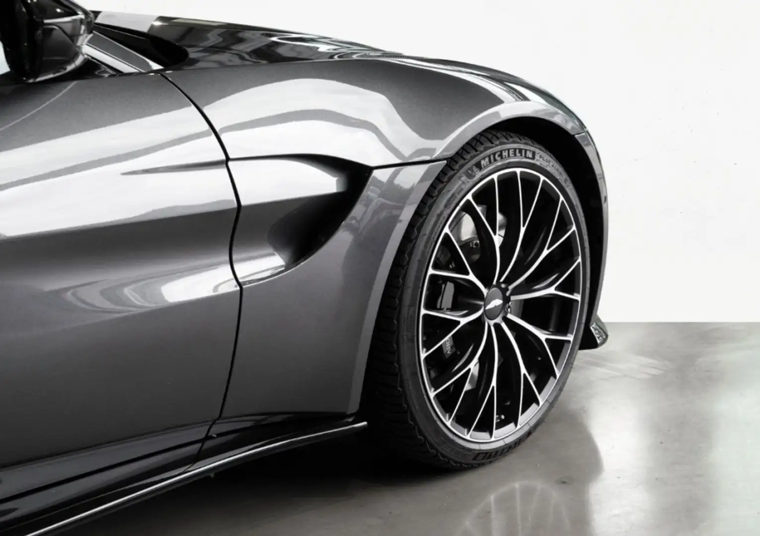 Aston Martin Vantage Gris - 1