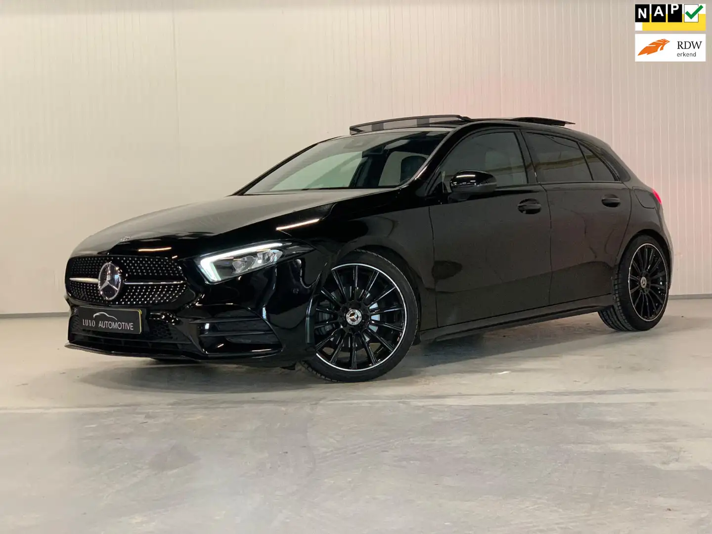 Mercedes-Benz A 200 Business Solution AMG | NIGHT | PANO | AMBIANCE | Zwart - 1