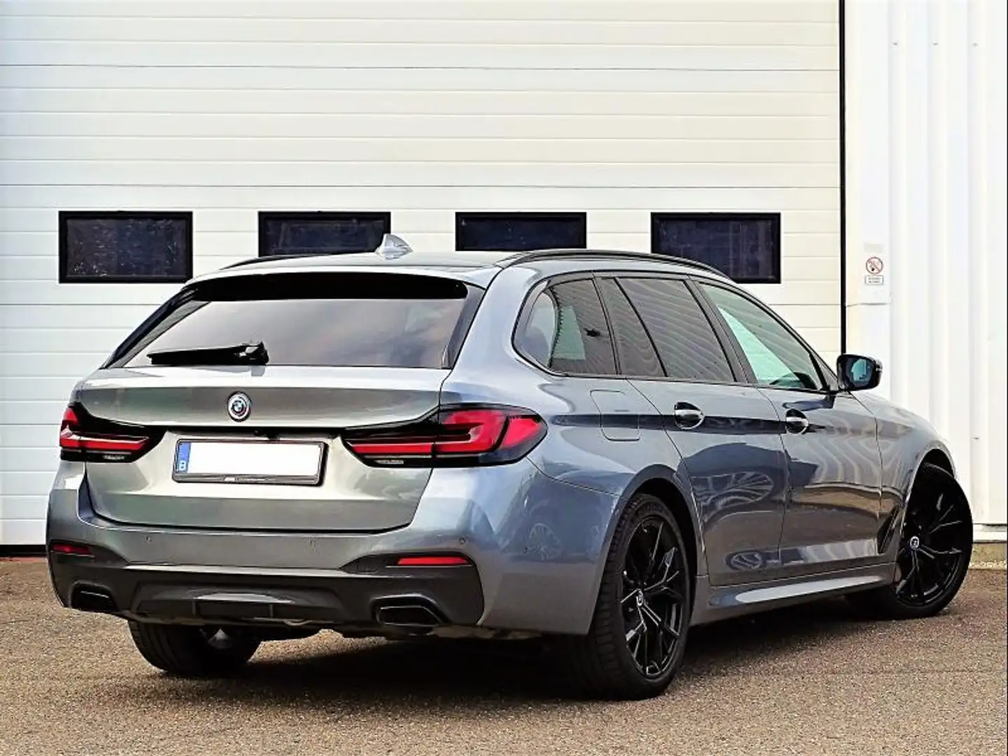 BMW 530 M Sport pro - pano-dak - harman-kardon Grau - 2