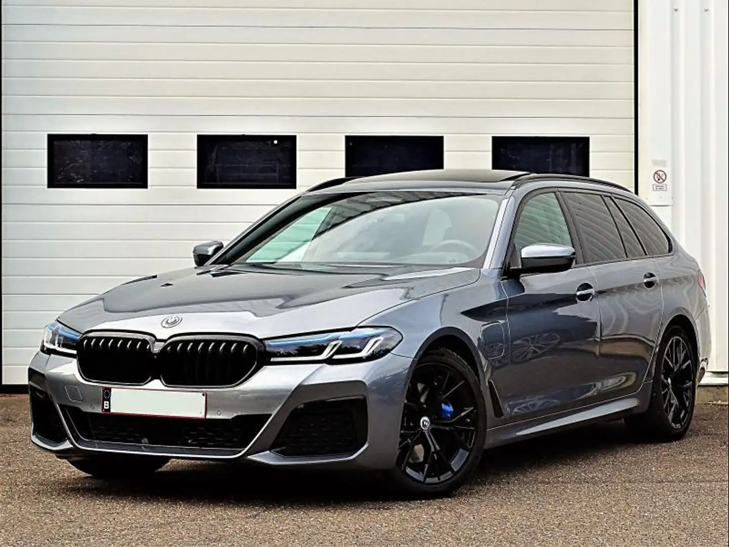BMW 530 M Sport pro - pano-dak - harman-kardon Grau - 1