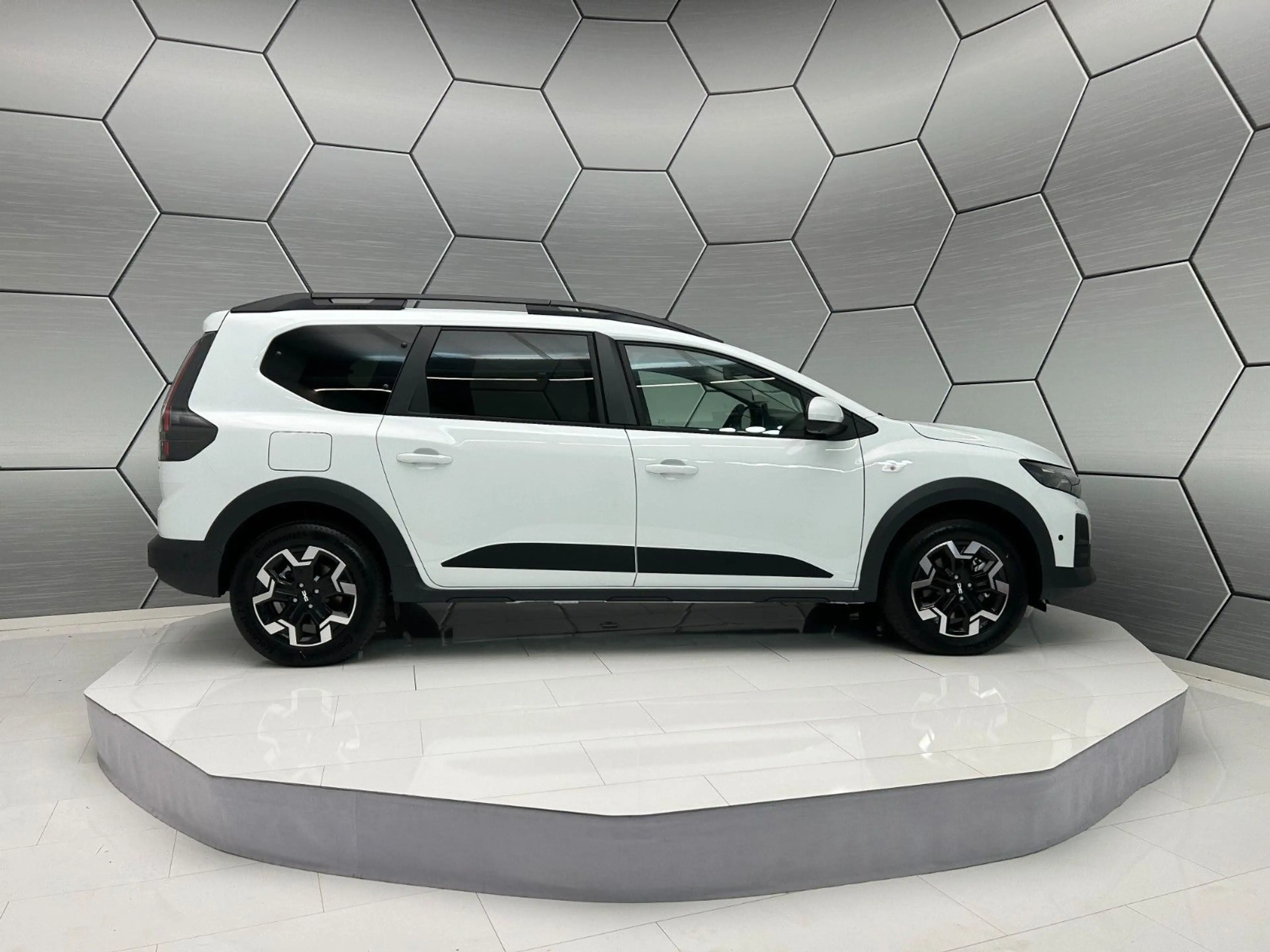 Dacia Jogger Journey hybrid 155 7-Sitzer 360° Navi — photo 6