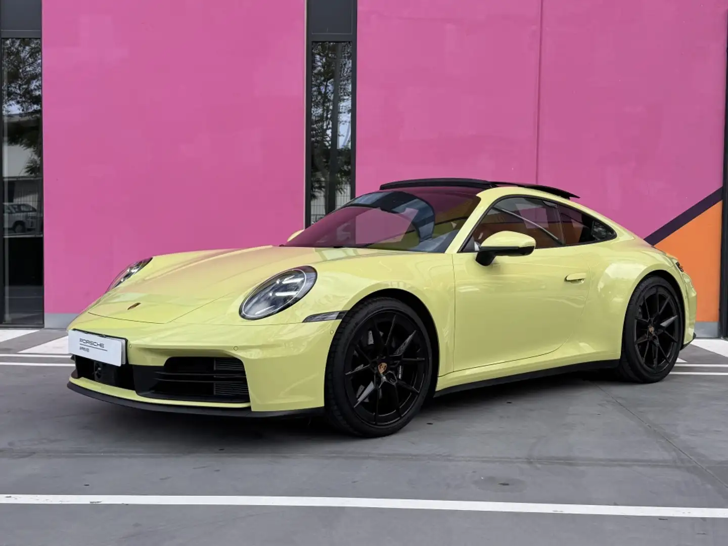 Porsche 992 Carrera Coupé PDK Amarillo - 1