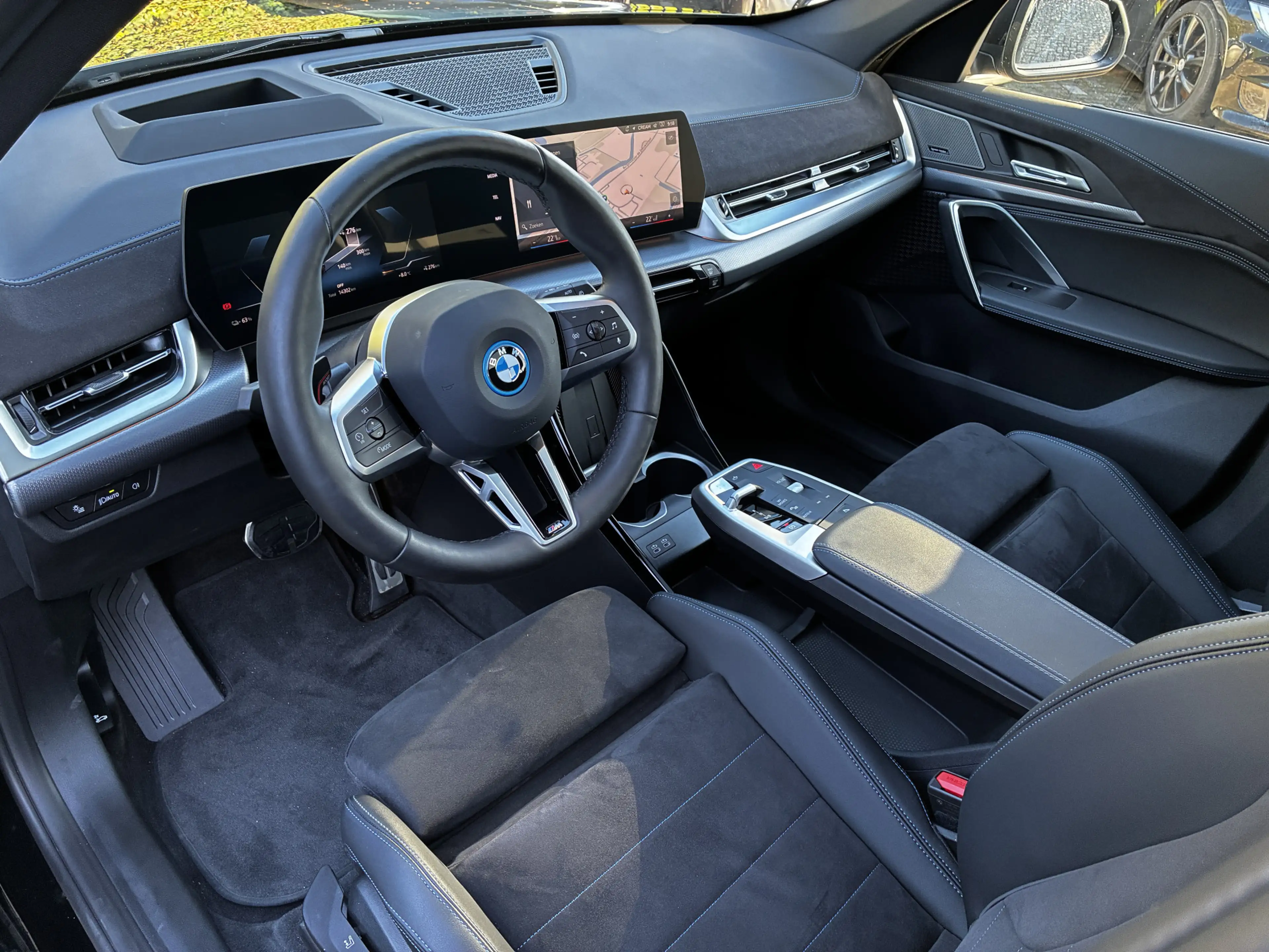 BMW iX1 eDrive20 | M-Sport | Panorama| Harman/kardon | 360 — photo 9