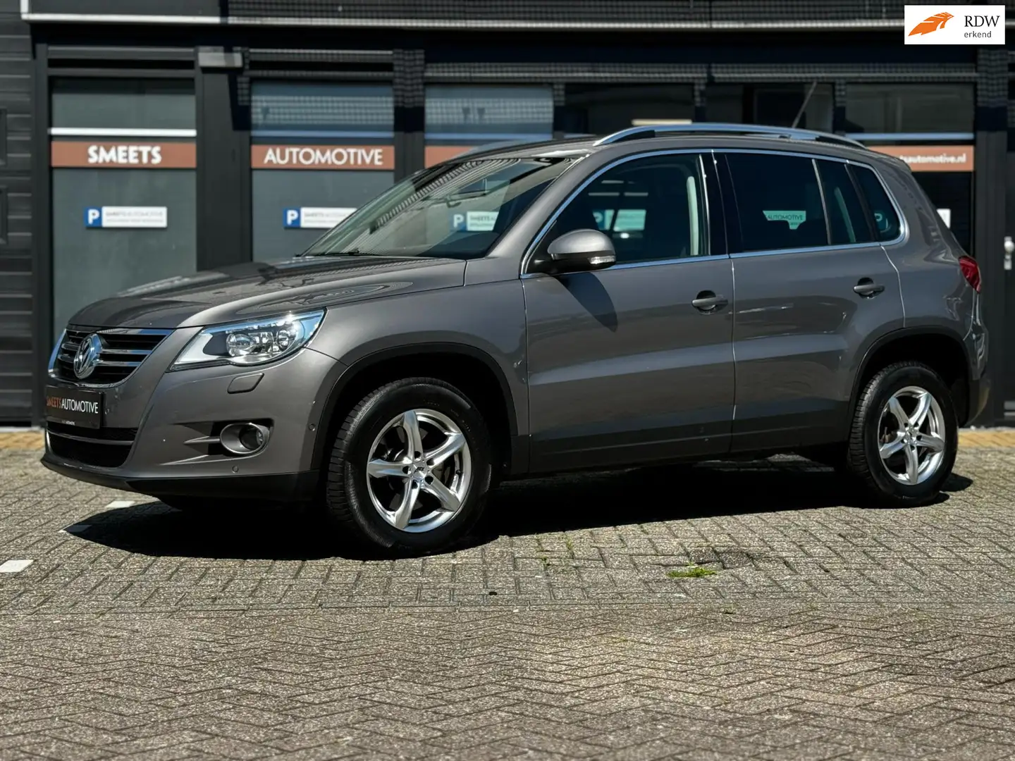 Volkswagen Tiguan 2.0 TSI Sport&Style 4Motion Youngtimer,Met APK afg Grijs - 1