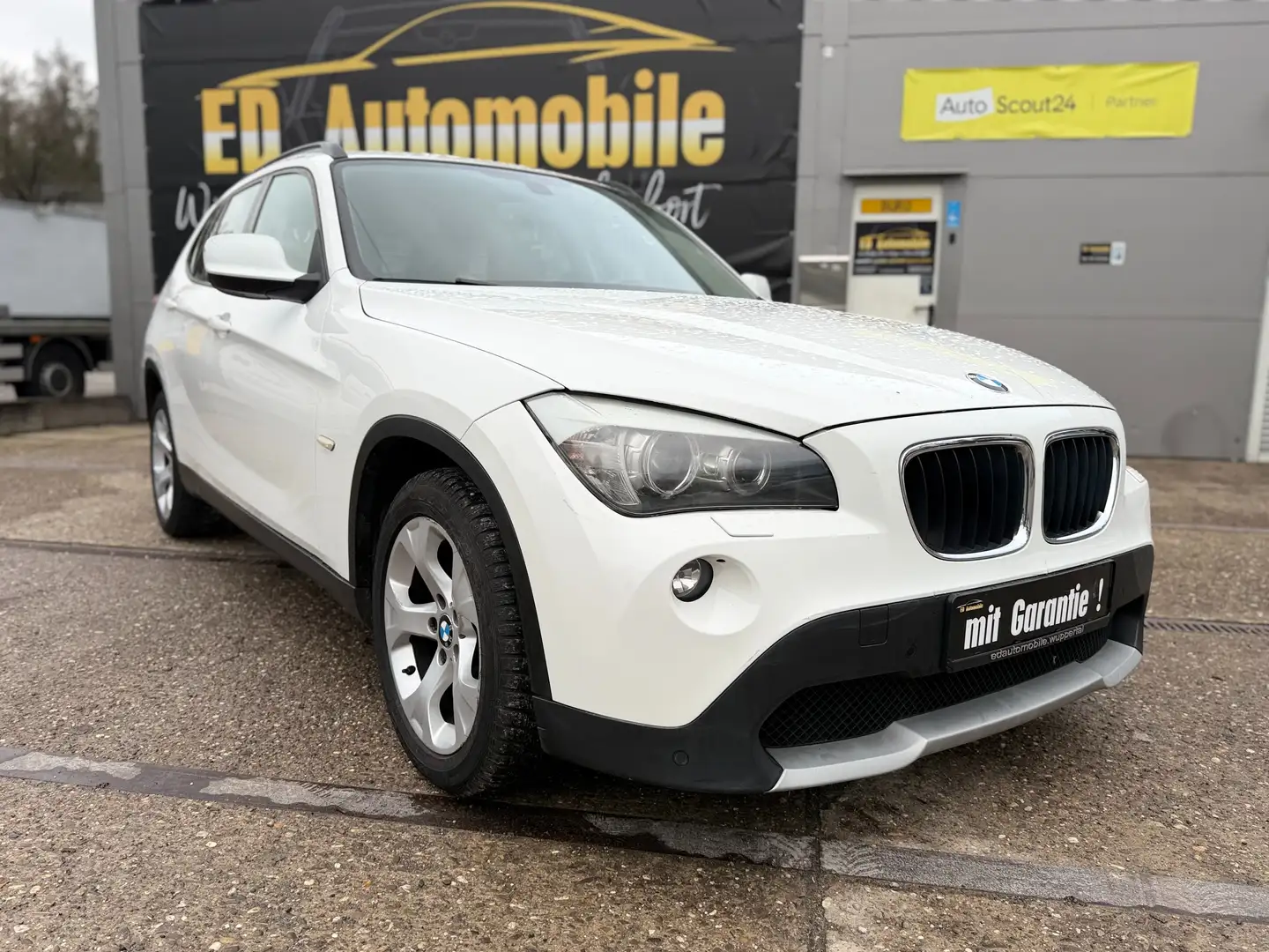 BMW X1 sDrive 2.0 DIESEL MIT GARANTIE! *KLIMAA,XENON,PDC* Bianco - 1