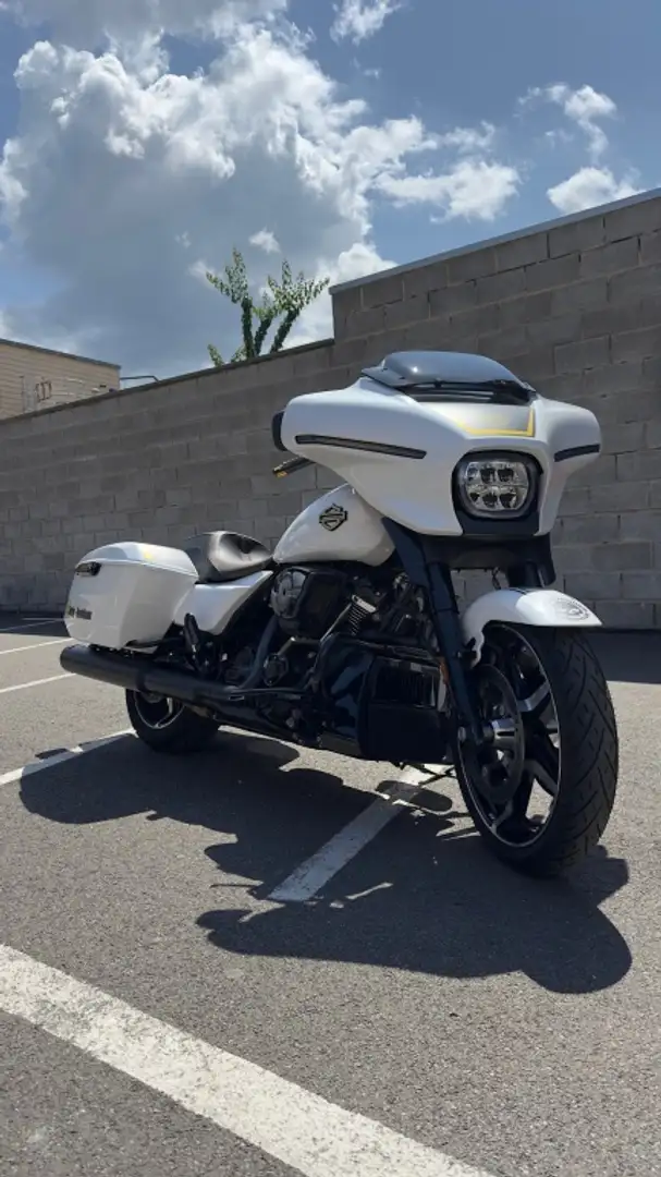 Harley-Davidson Street Glide 117 TOURING Bílá - 1