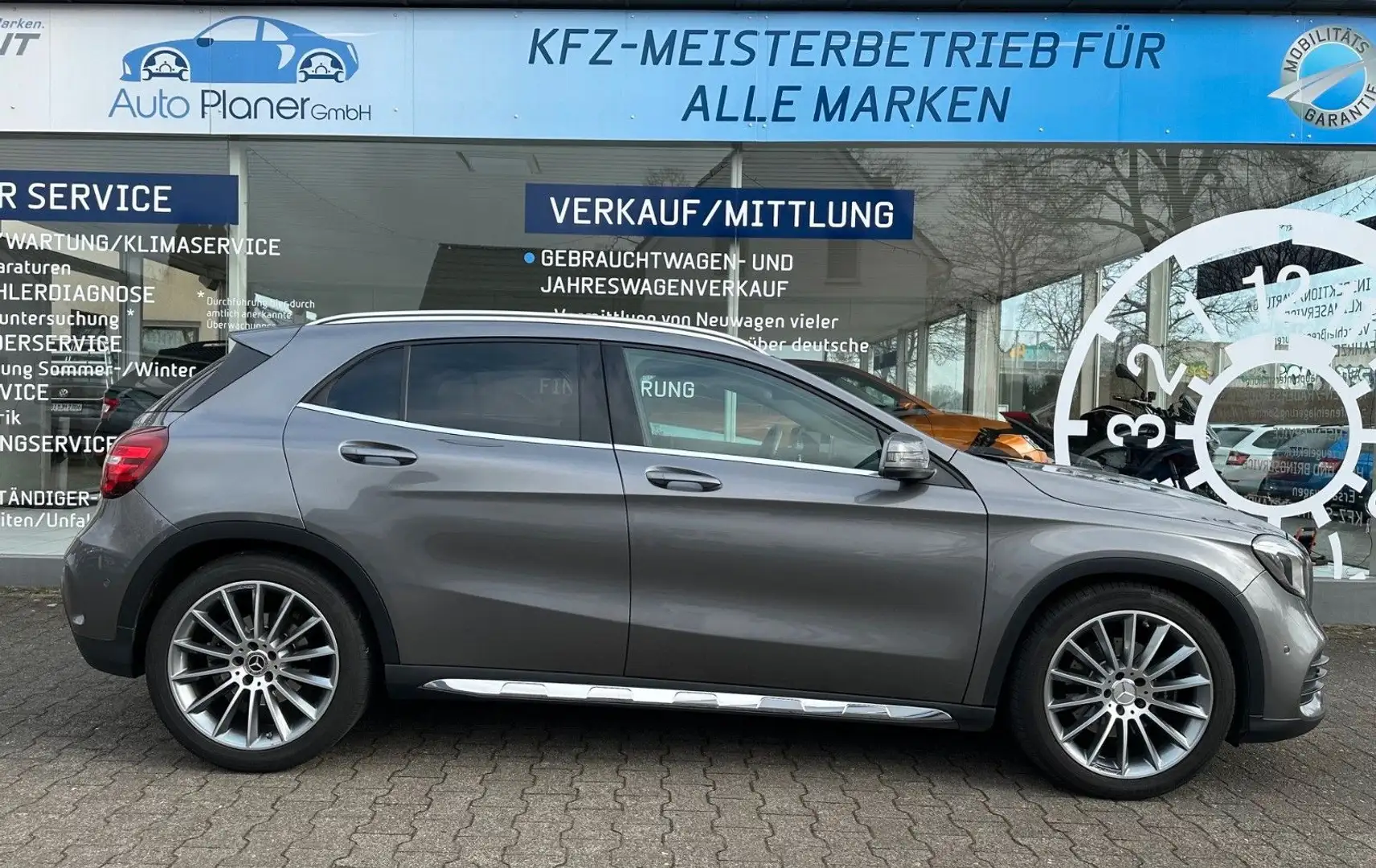 Mercedes-Benz GLA 250 4Matic AMG Panorama LED TEMP SHZ  RFK siva - 2