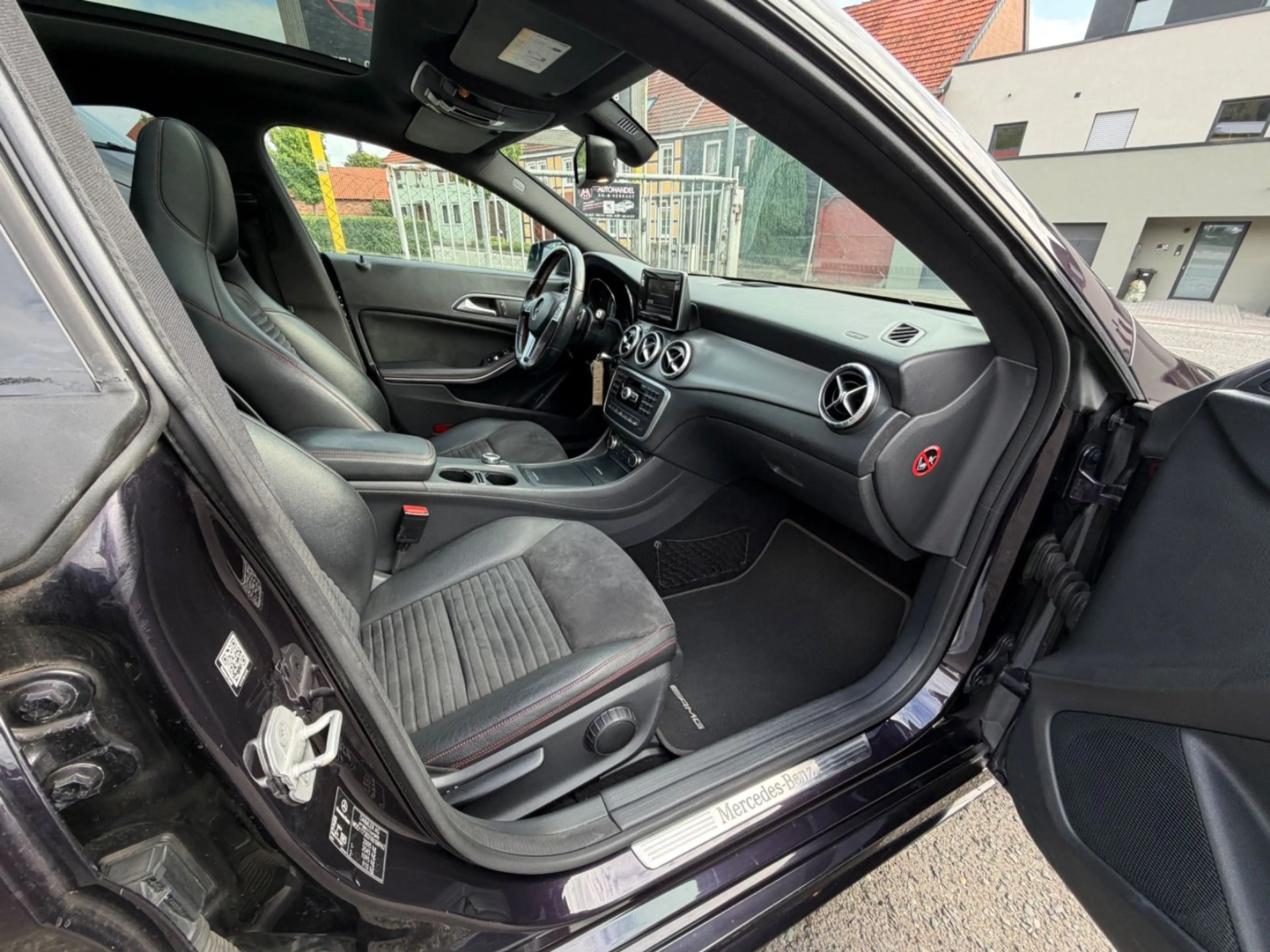 Mercedes-Benz CLA 220 ´CLA 220 CDI  AMG Line Navi Kamera Panorama — photo 14