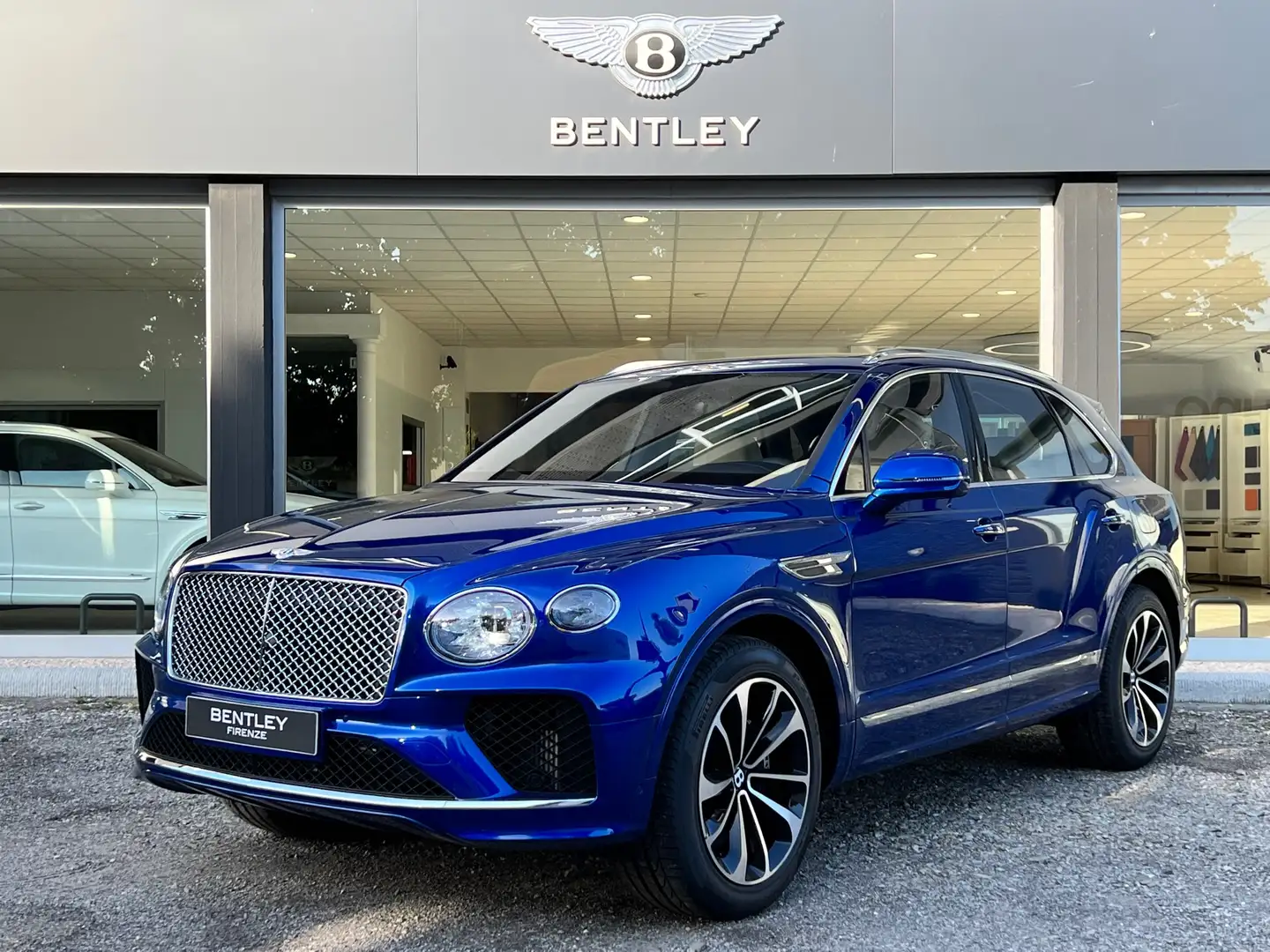 Bentley Bentayga 3.0 V6 Hybrid Bleu - 1