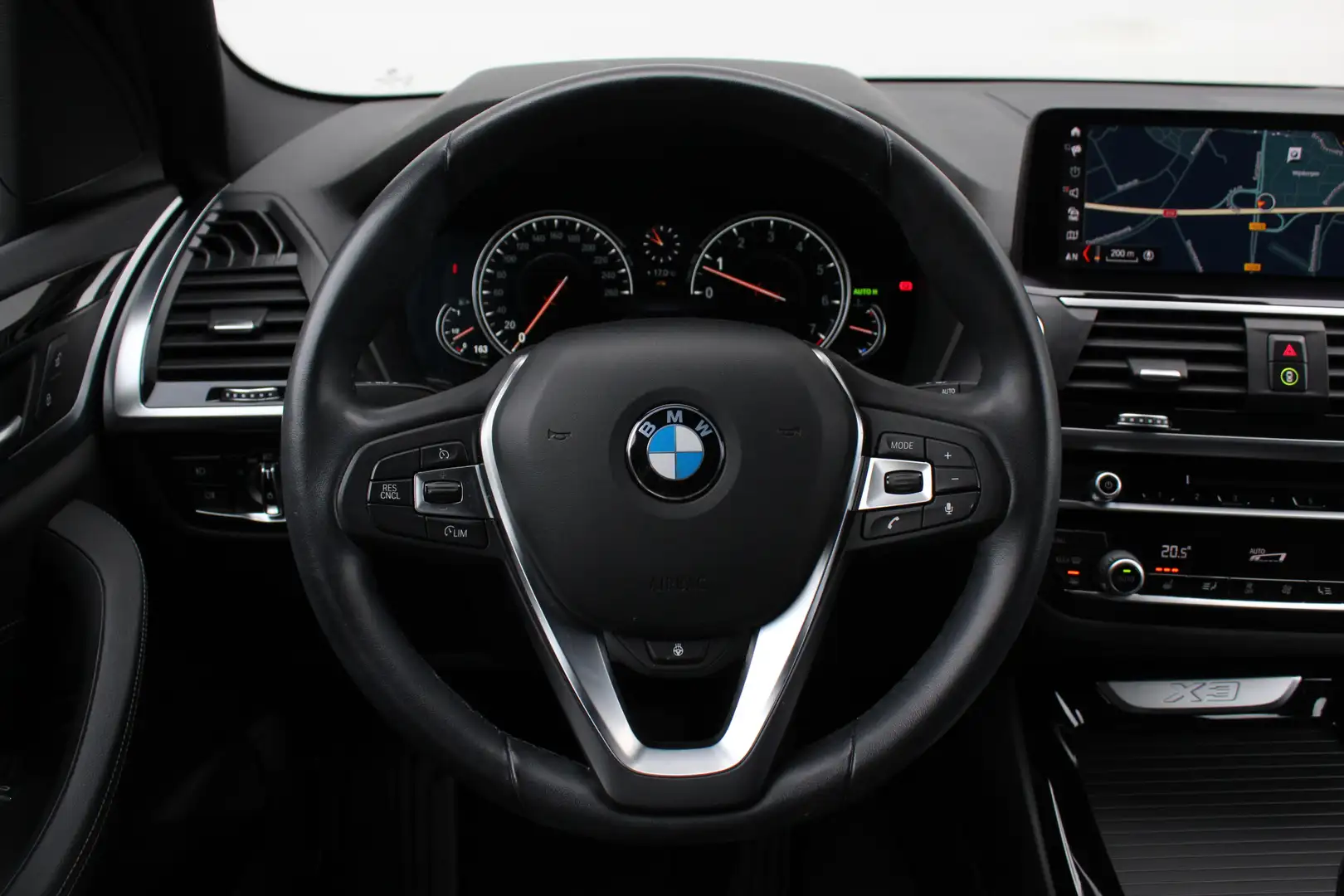 BMW X3 sDrive20i High Executive xLine Automaat / Panorama Zwart - 2