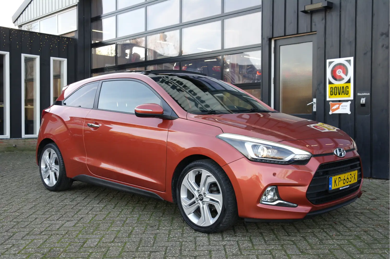 Hyundai i20 Coupé 1.2 HP i-Drive | NL-Auto | Camera | Cruise | Orange - 1
