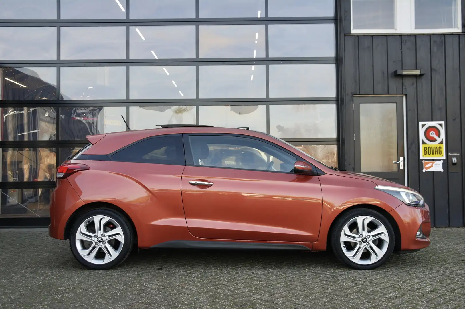 Hyundai i20 Coupé 1.2 HP i-Drive | NL-Auto | Camera | Cruise | Orange - 2