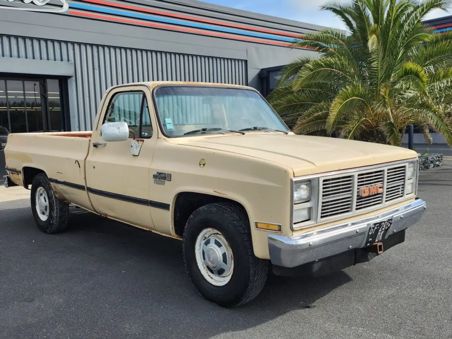 GMC Sierra Beige - 1