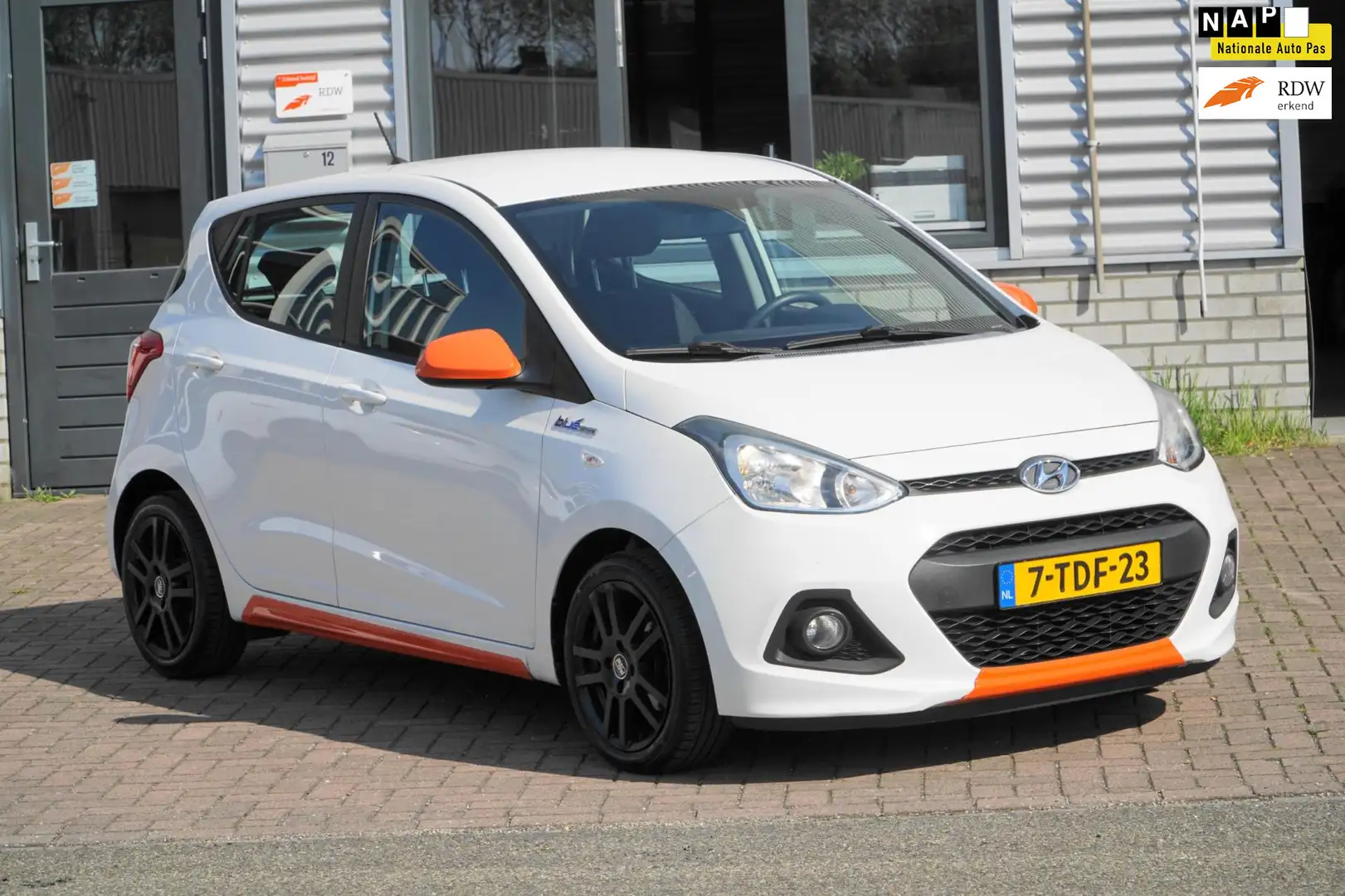Hyundai i10 1.0i i-Motion Comfort NAVI APP'S Blanco - 1