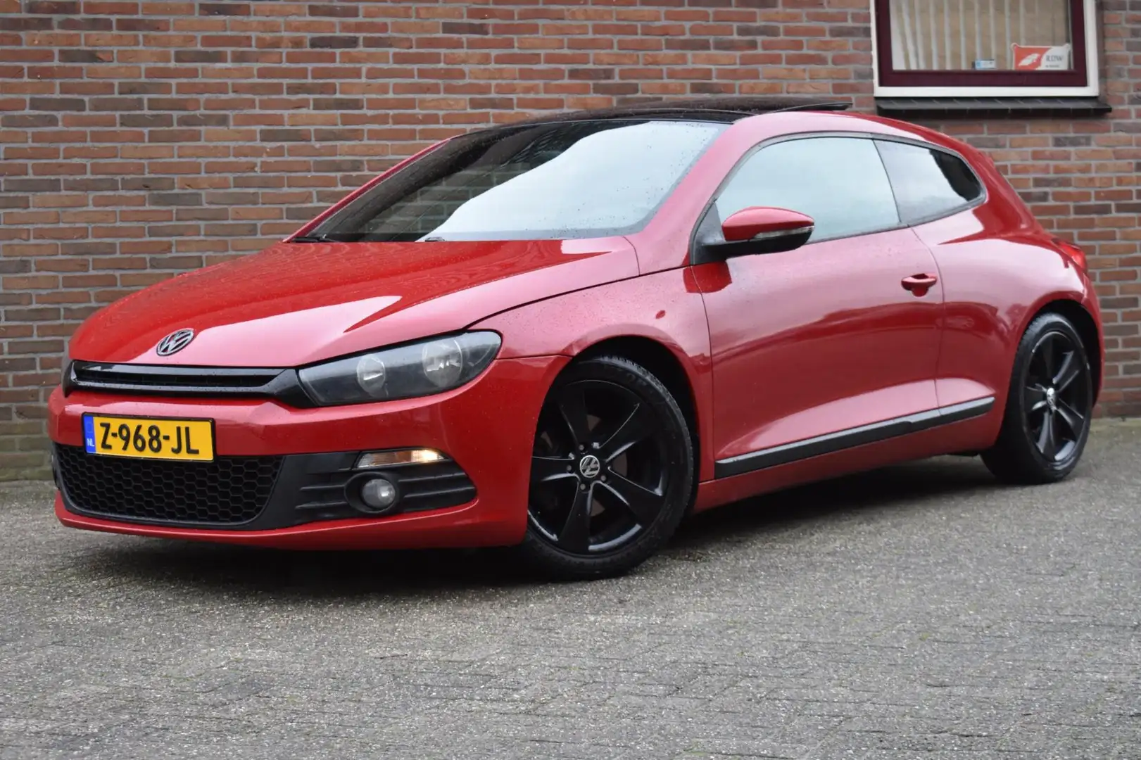 Volkswagen Scirocco 1.4 TSI '11 Pano Clima Navi Inruil mogelijk Rood - 1