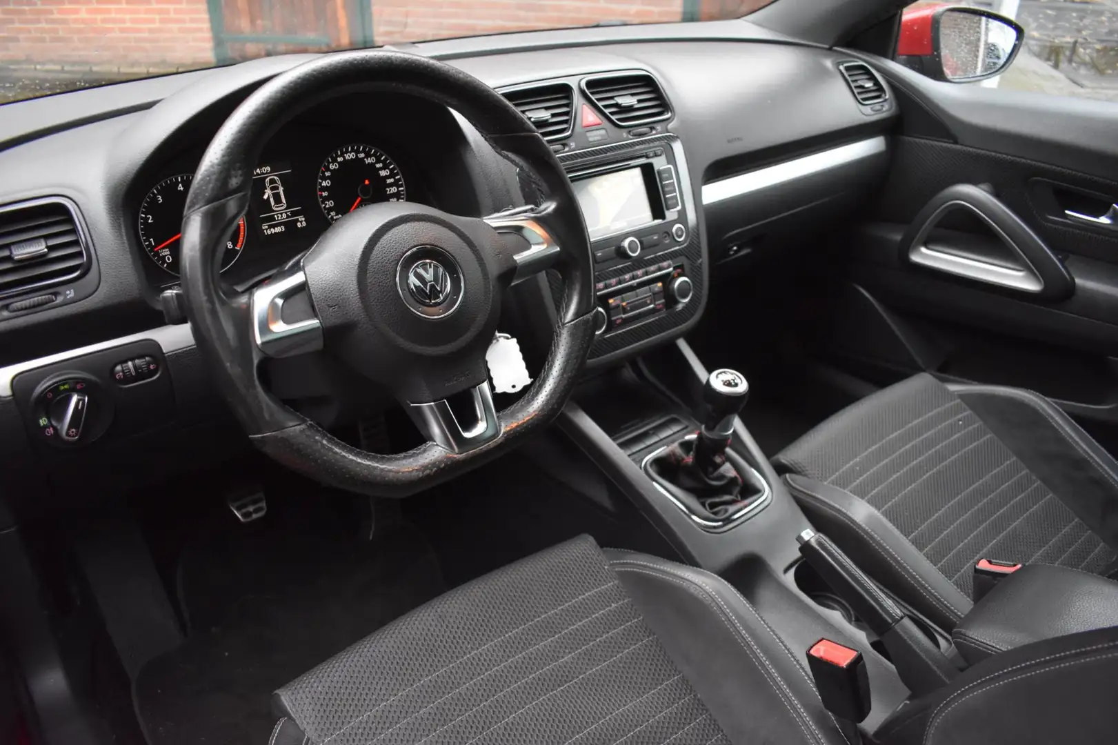 Volkswagen Scirocco 1.4 TSI '11 Pano Clima Navi Inruil mogelijk Rood - 2