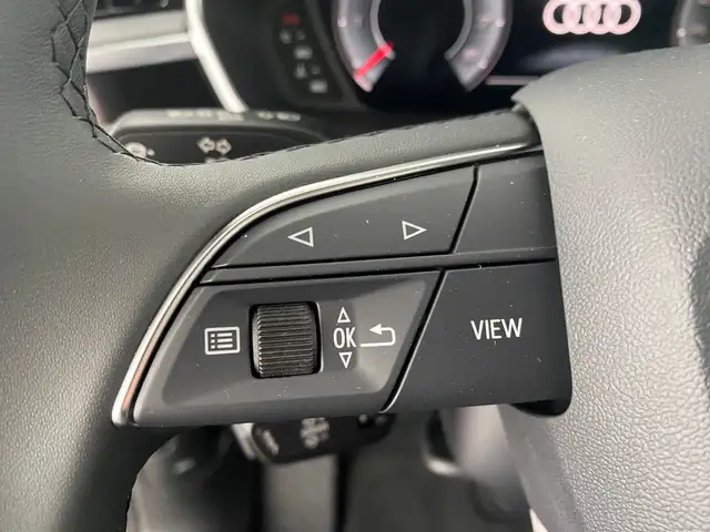 Audi Q3 view 14