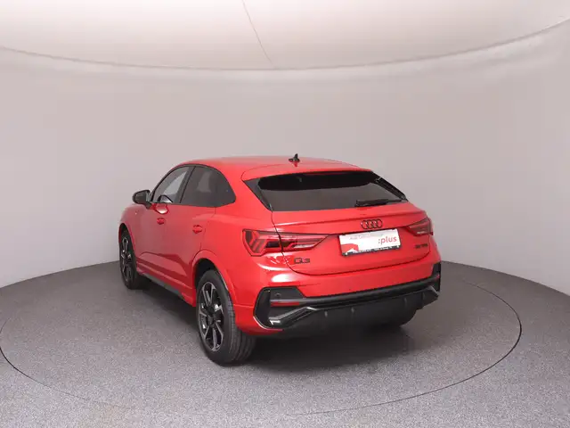 Audi Q3 view 5