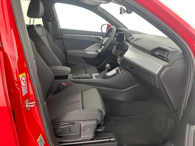 Audi Q3 view 10