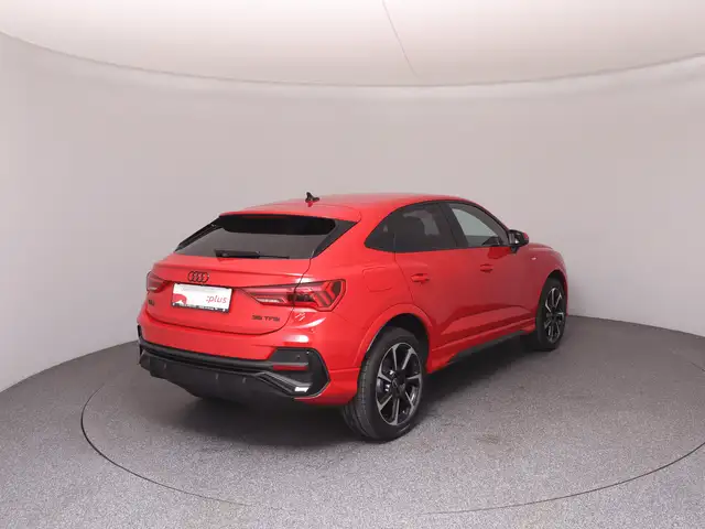Audi Q3 view 4