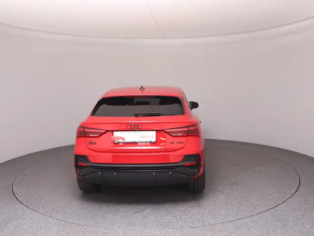 Audi Q3 view 6
