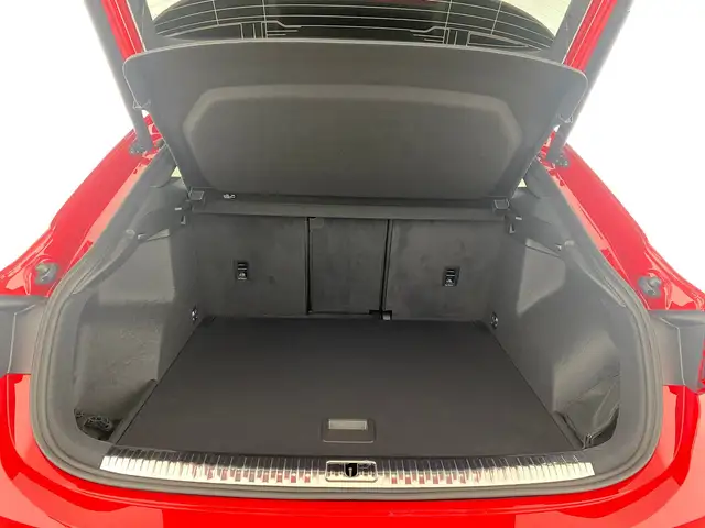 Audi Q3 view 7