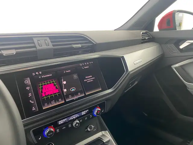 Audi Q3 view 9