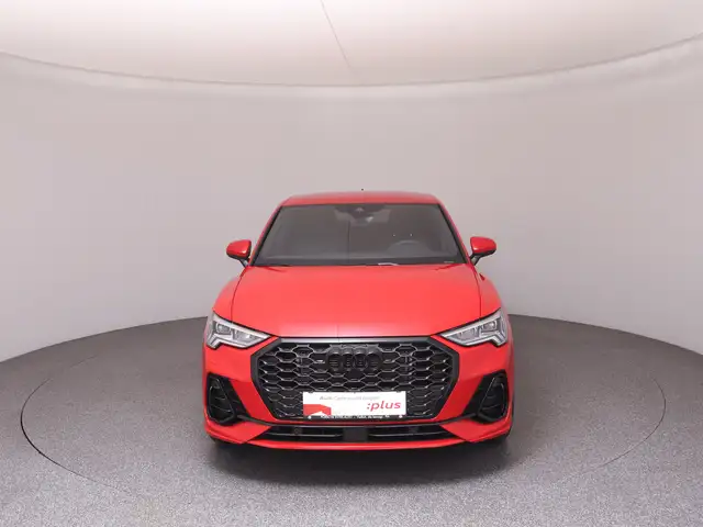Audi Q3 view 3