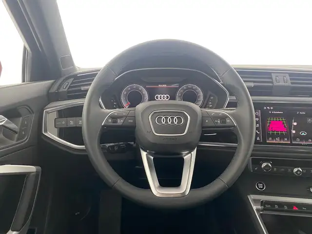 Audi Q3 view 12