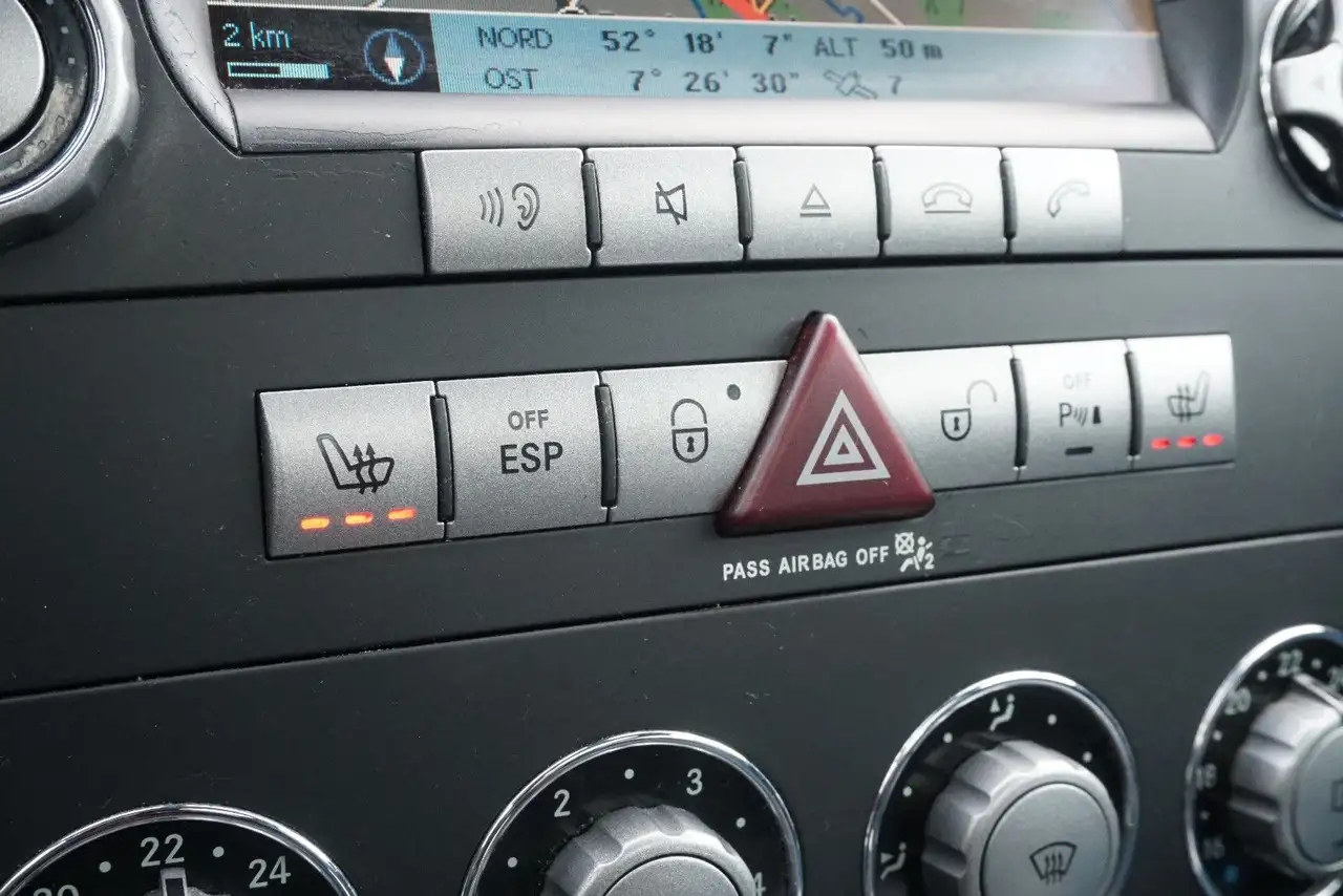Mercedes-Benz SLK 350 V6 | 272 ch | BVA | Cuir | Sièges chauffants | GPS Comand | Bi-Xénon | Radars AV/AR