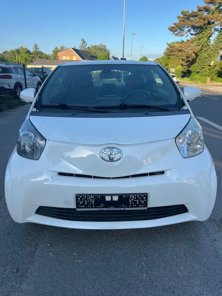 Toyota iQ