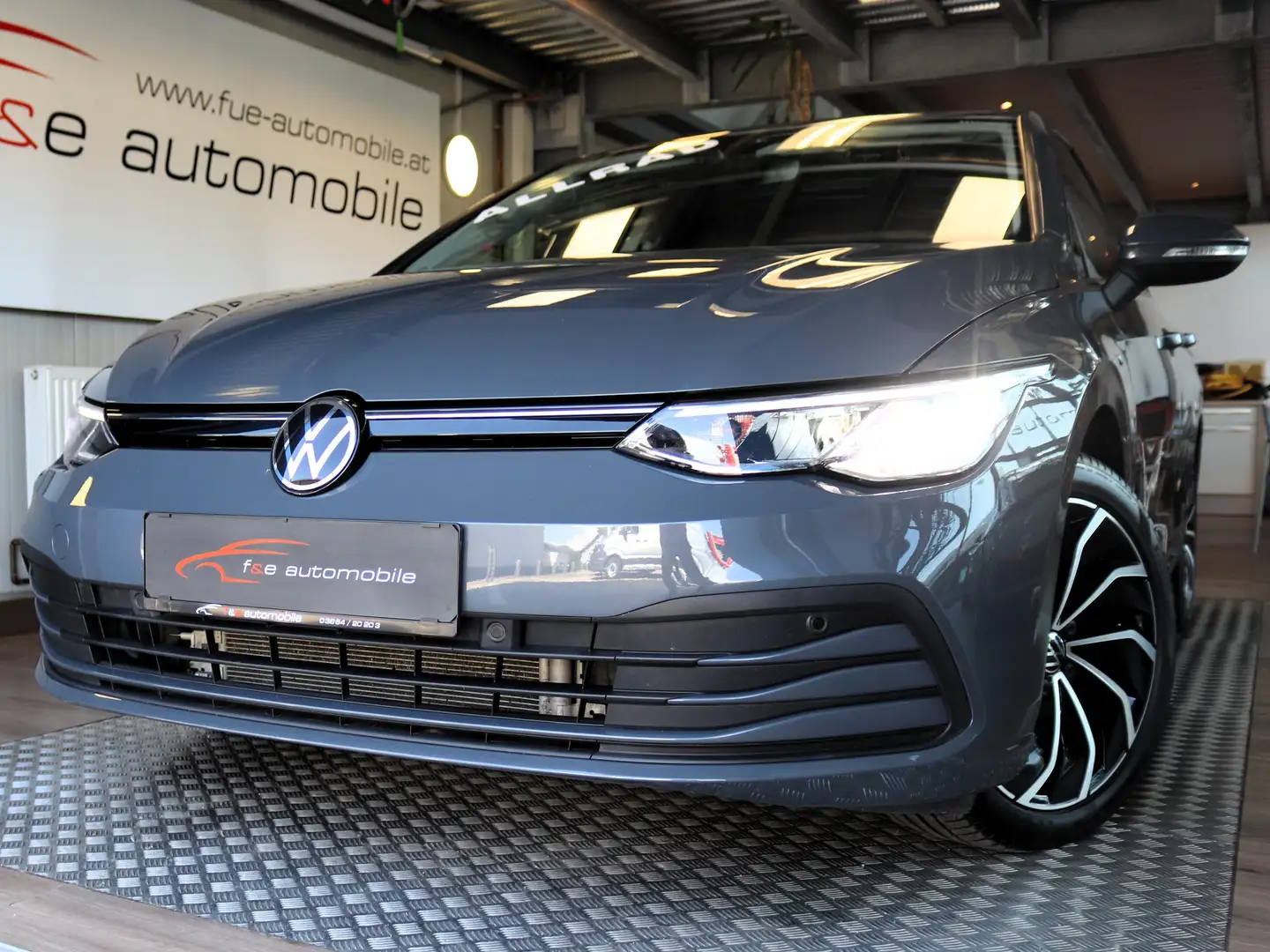 Volkswagen Golf 2,0 TDI Life DSG 4MOTION Grau - 1
